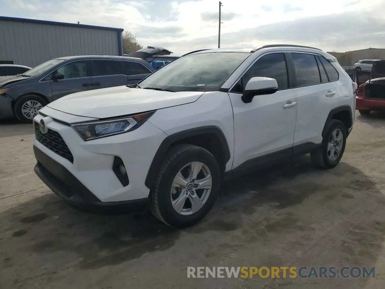 1 Photograph of a damaged car 2T3W1RFV1LC070140 TOYOTA RAV4 2020