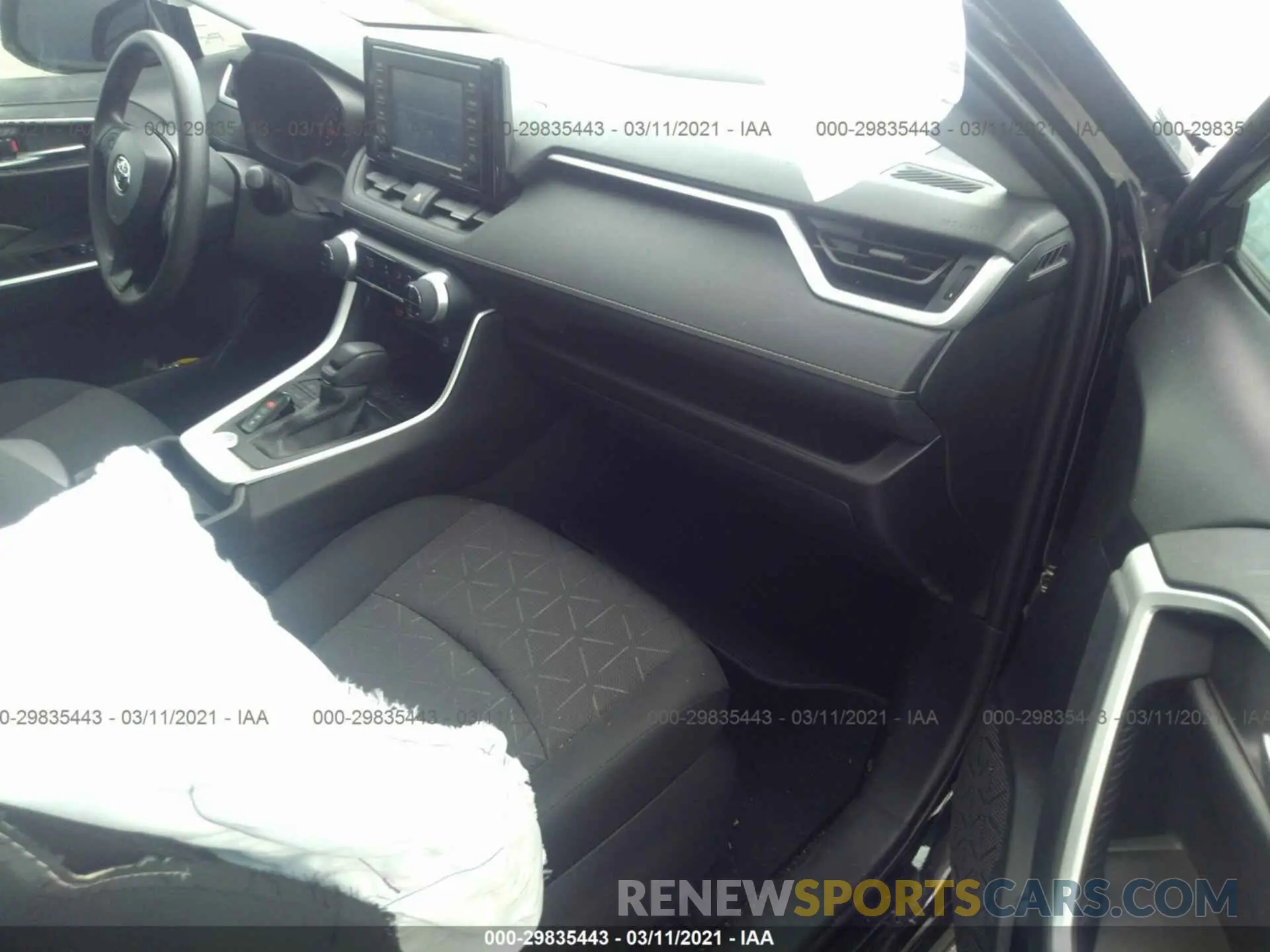 5 Photograph of a damaged car 2T3W1RFV1LC085687 TOYOTA RAV4 2020
