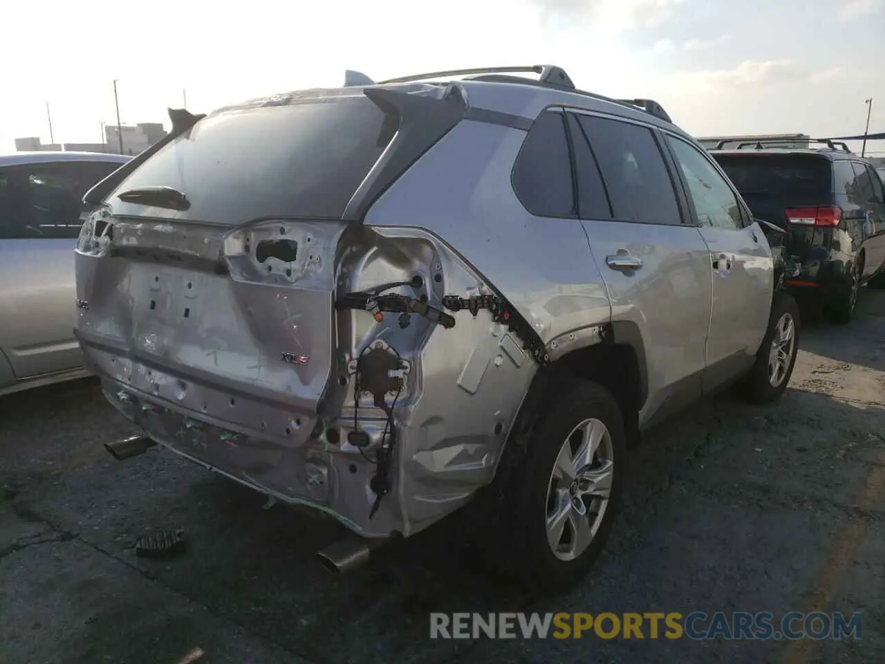 4 Фотография поврежденного автомобиля 2T3W1RFV1LW097188 TOYOTA RAV4 2020