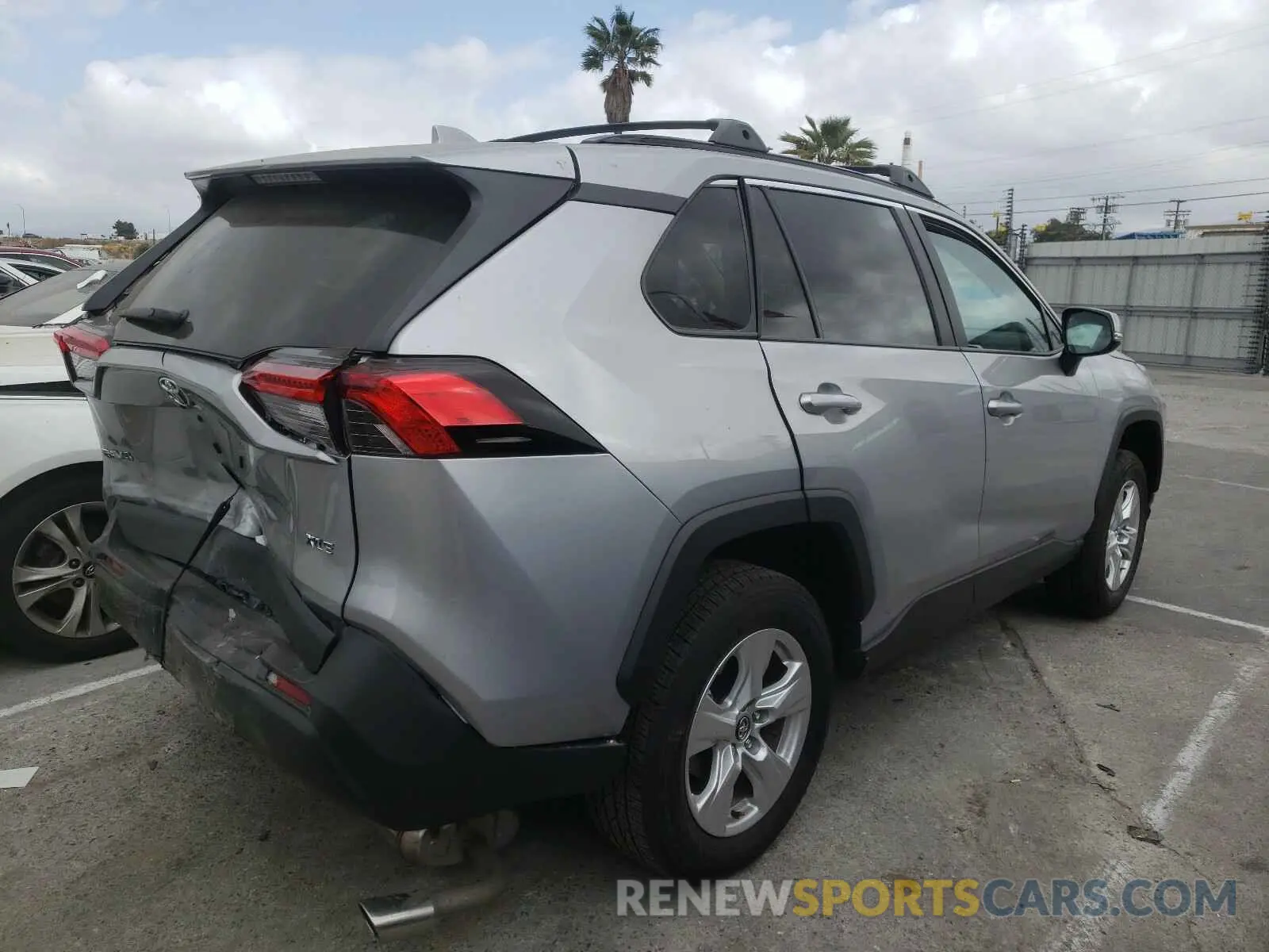 4 Photograph of a damaged car 2T3W1RFV1LW097630 TOYOTA RAV4 2020