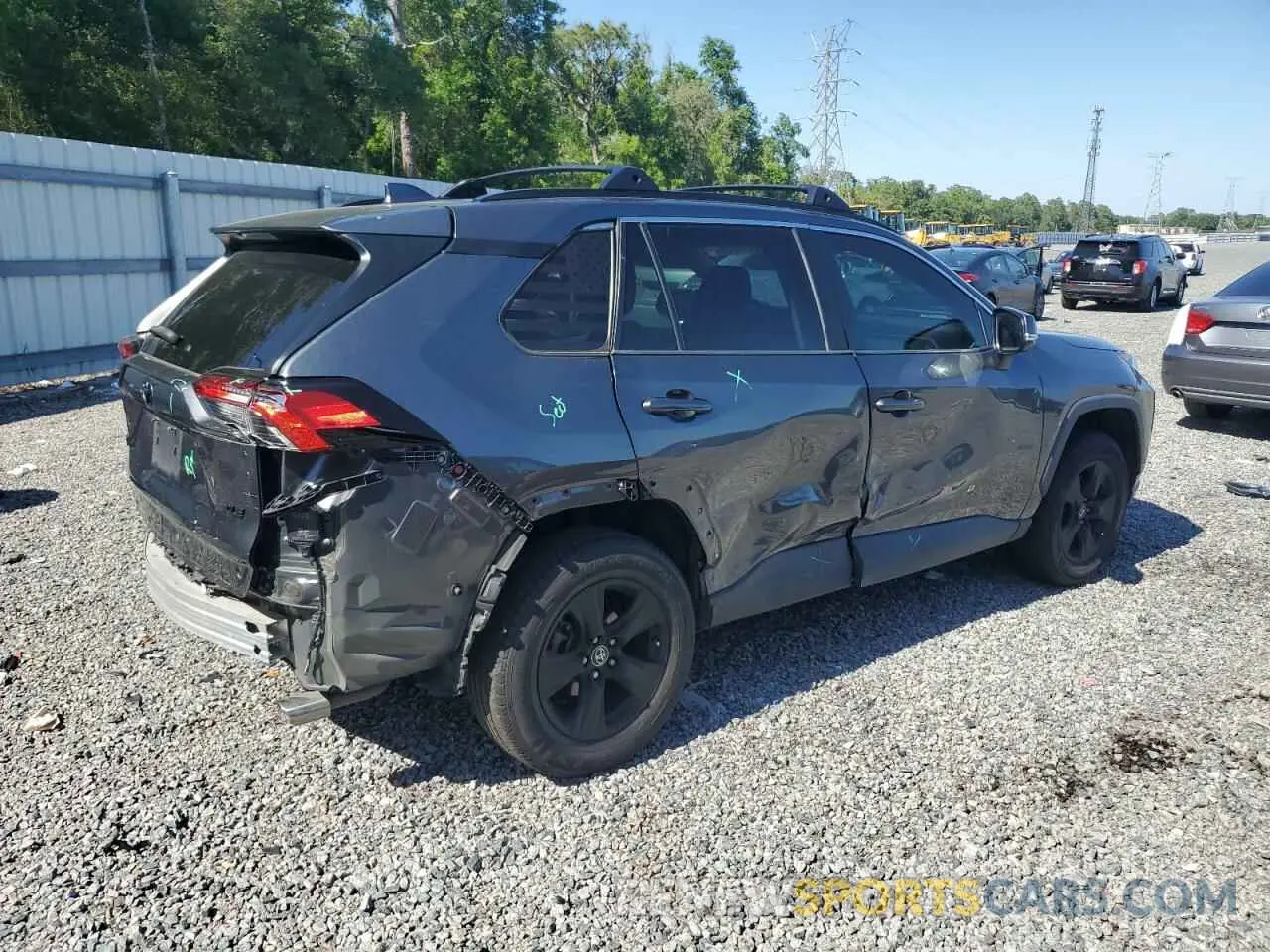 3 Фотография поврежденного автомобиля 2T3W1RFV2LC052018 TOYOTA RAV4 2020