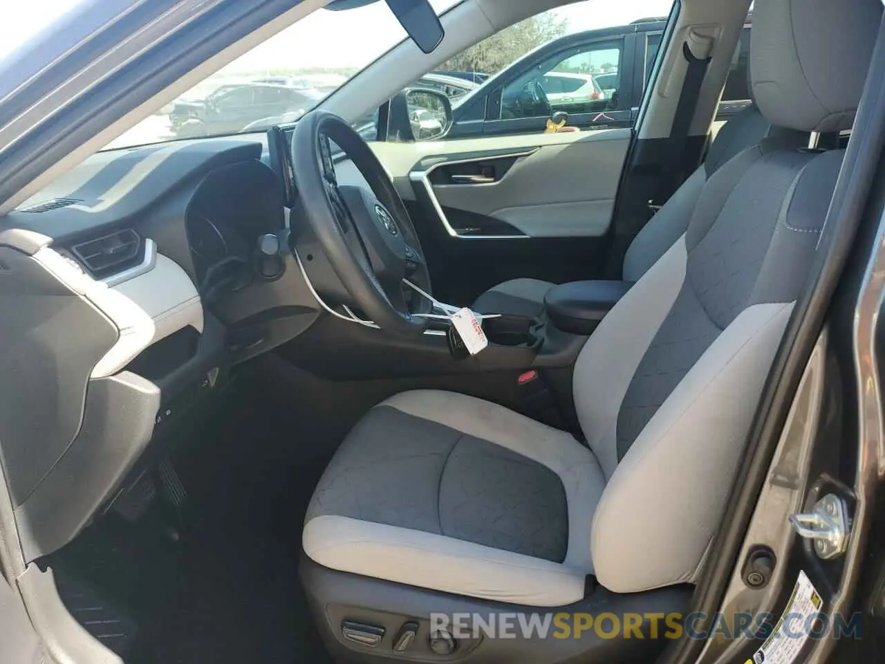 7 Фотография поврежденного автомобиля 2T3W1RFV2LC052018 TOYOTA RAV4 2020