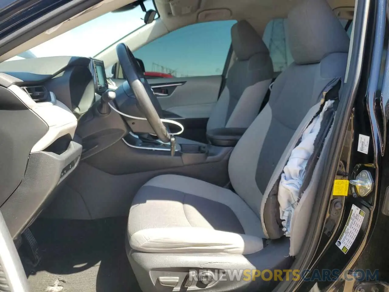 7 Фотография поврежденного автомобиля 2T3W1RFV2LW071747 TOYOTA RAV4 2020