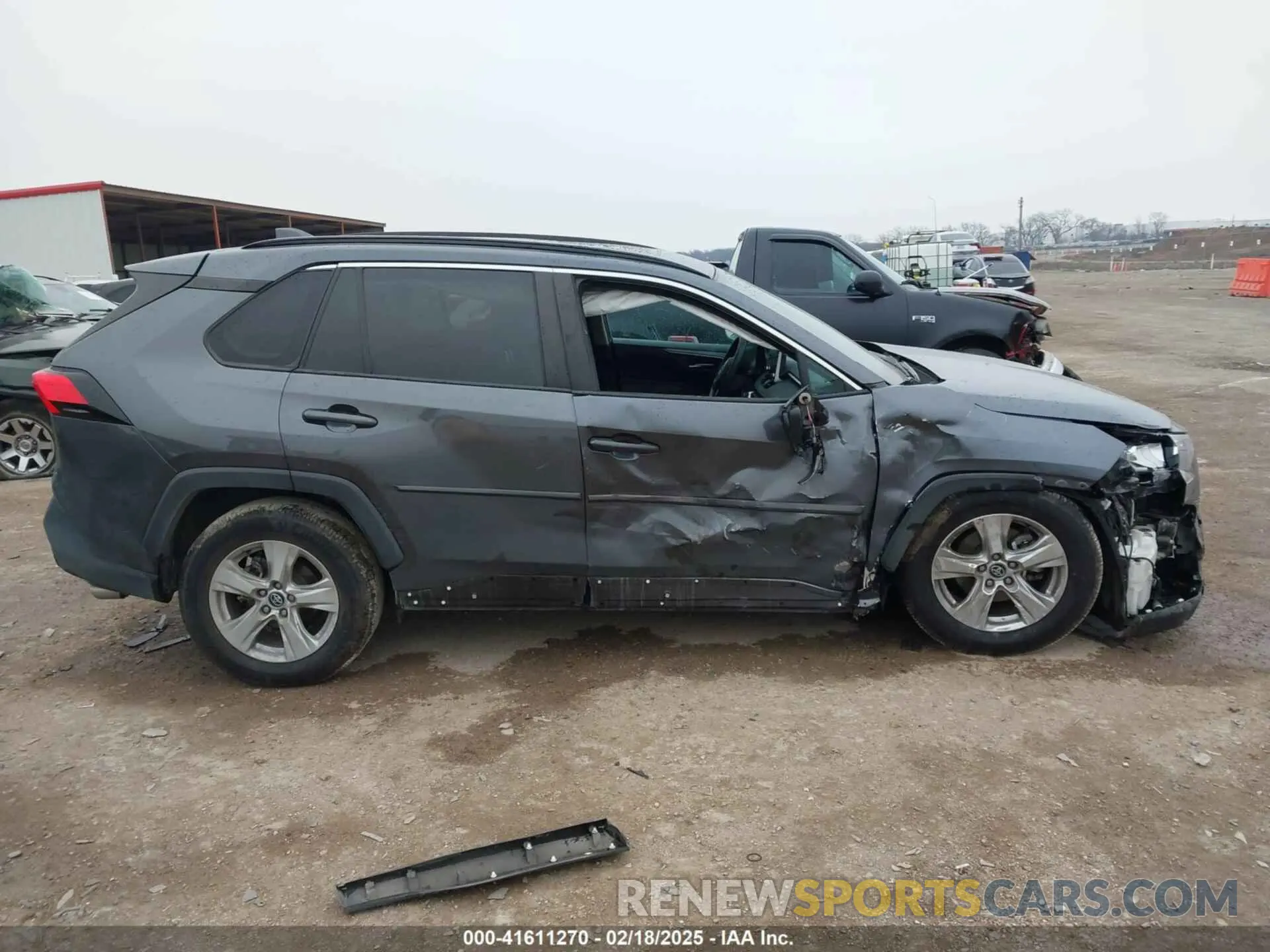 14 Photograph of a damaged car 2T3W1RFV3LC040119 TOYOTA RAV4 2020