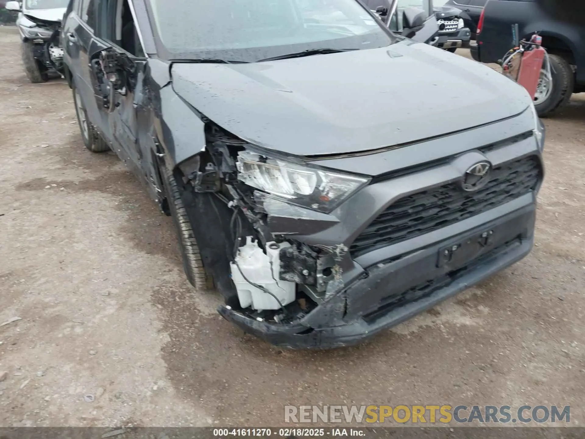 6 Photograph of a damaged car 2T3W1RFV3LC040119 TOYOTA RAV4 2020