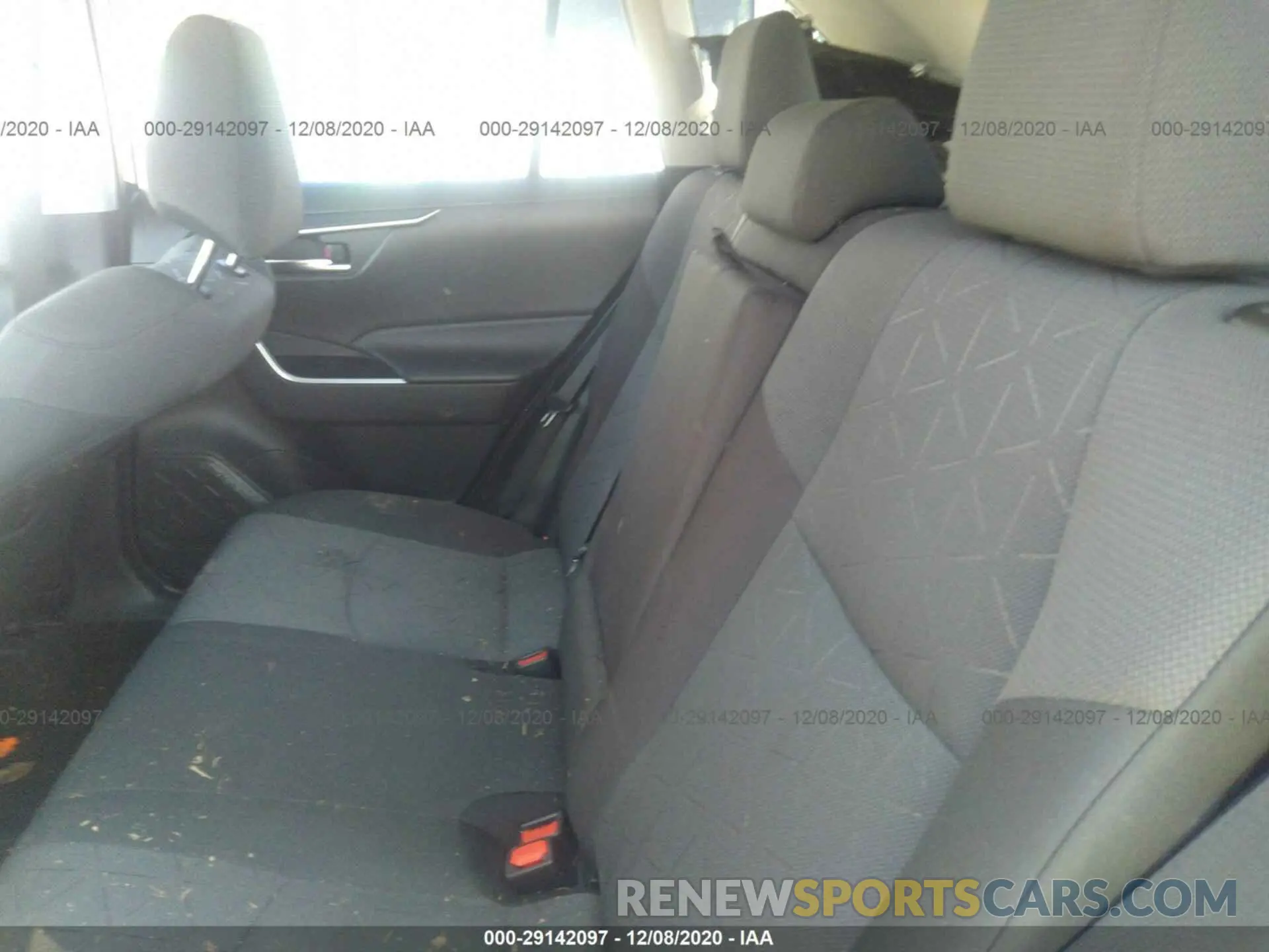 8 Photograph of a damaged car 2T3W1RFV3LC059110 TOYOTA RAV4 2020