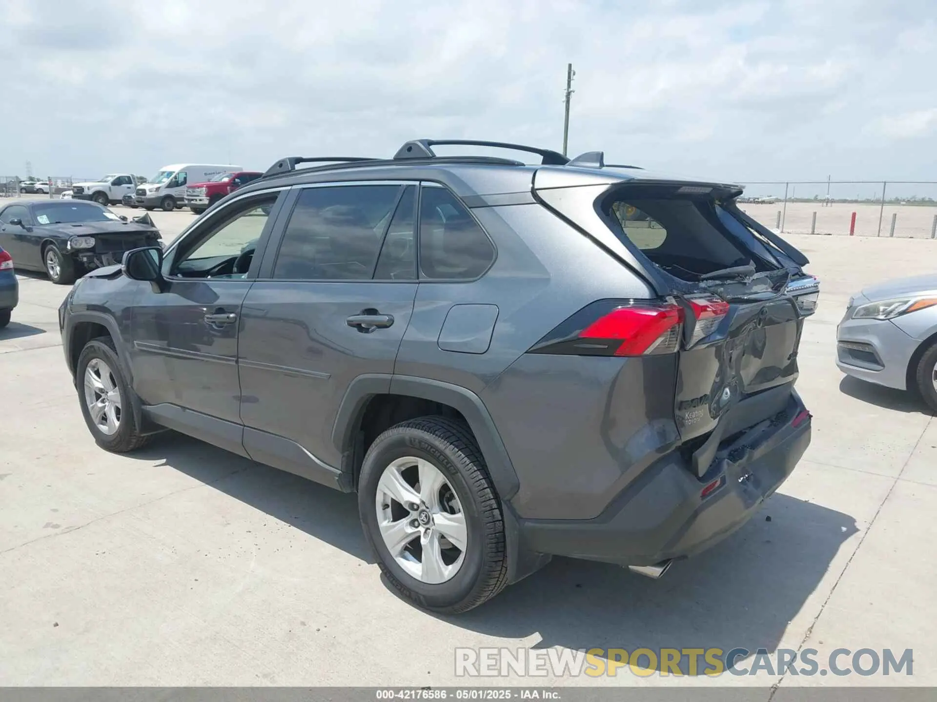 3 Photograph of a damaged car 2T3W1RFV4LC039335 TOYOTA RAV4 2020