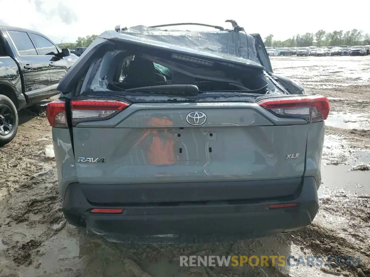 6 Photograph of a damaged car 2T3W1RFV4LW067828 TOYOTA RAV4 2020