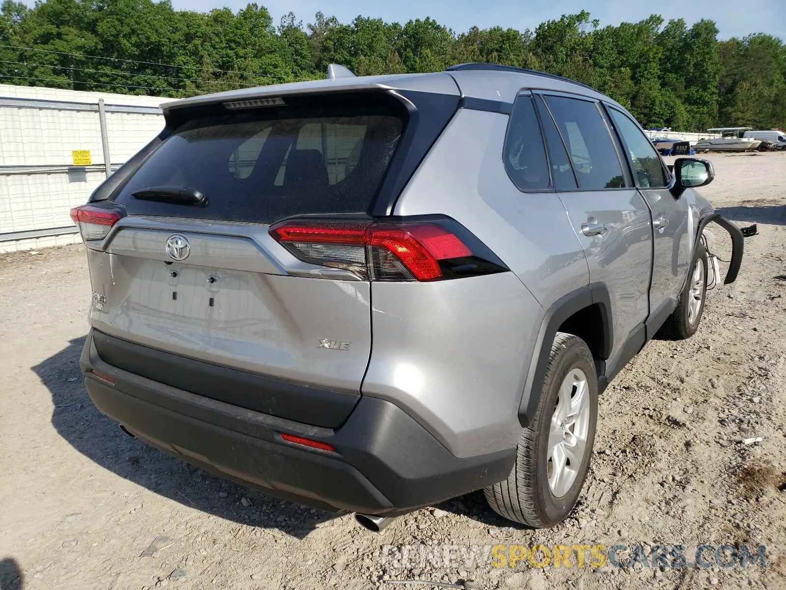4 Photograph of a damaged car 2T3W1RFV5LC048495 TOYOTA RAV4 2020