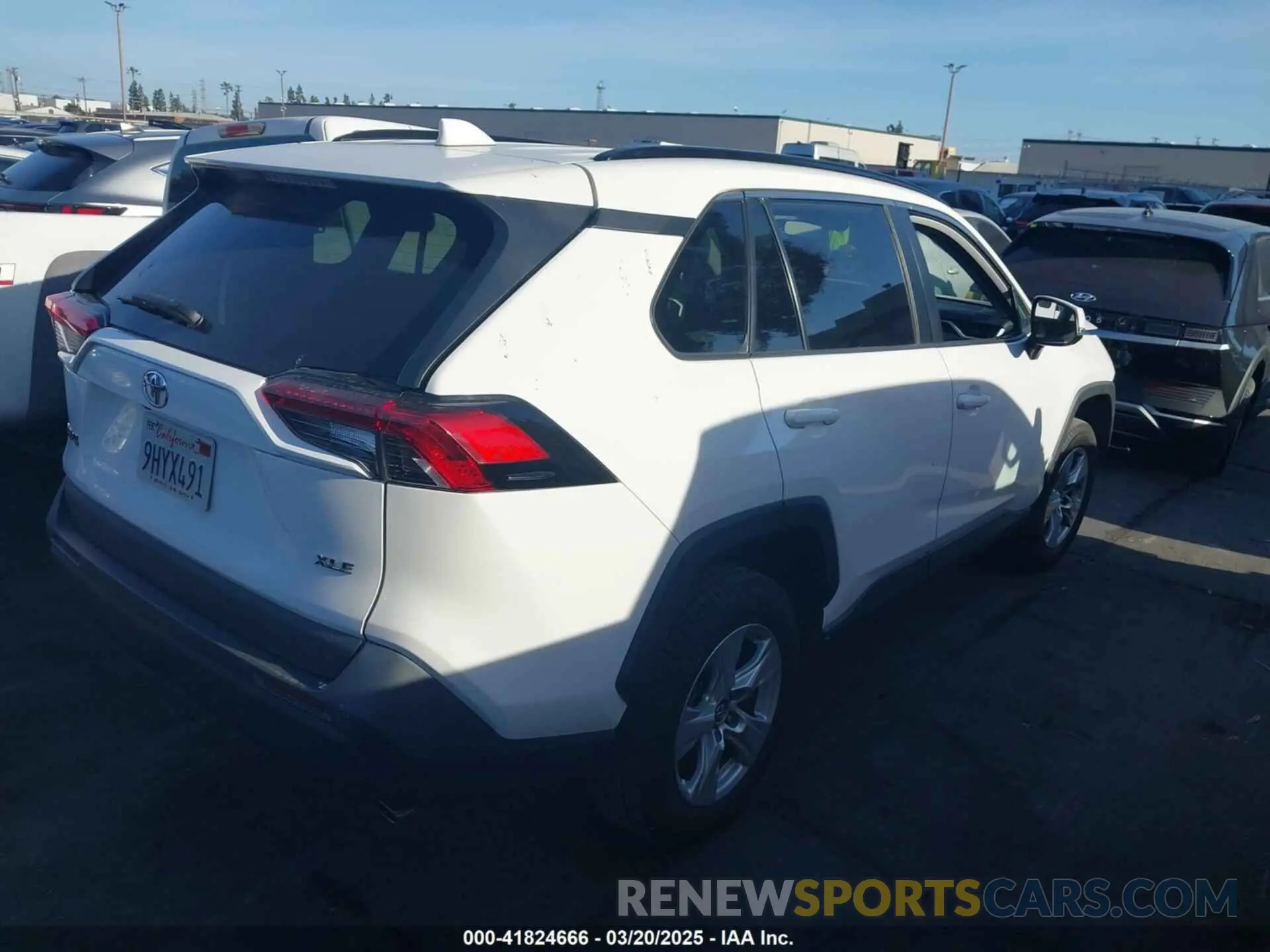4 Photograph of a damaged car 2T3W1RFV6LC055116 TOYOTA RAV4 2020