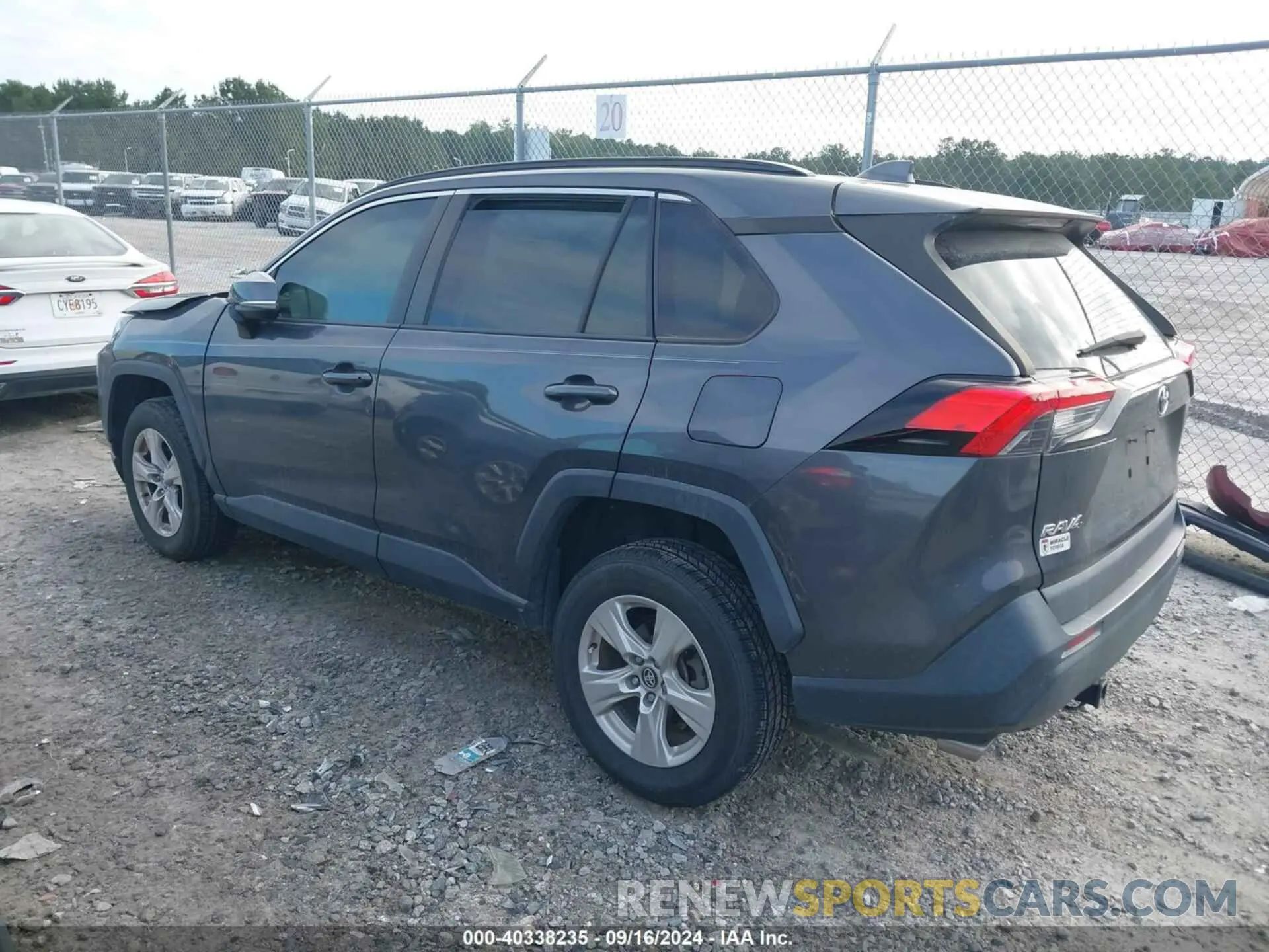 3 Фотография поврежденного автомобиля 2T3W1RFV6LW057818 TOYOTA RAV4 2020