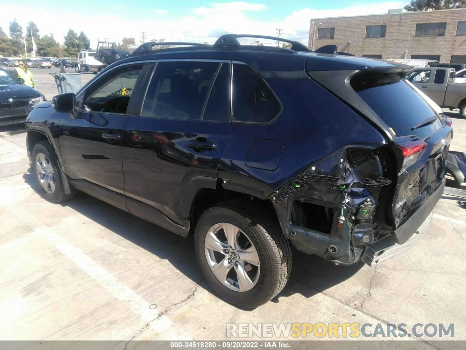 3 Фотография поврежденного автомобиля 2T3W1RFV6LW068561 TOYOTA RAV4 2020