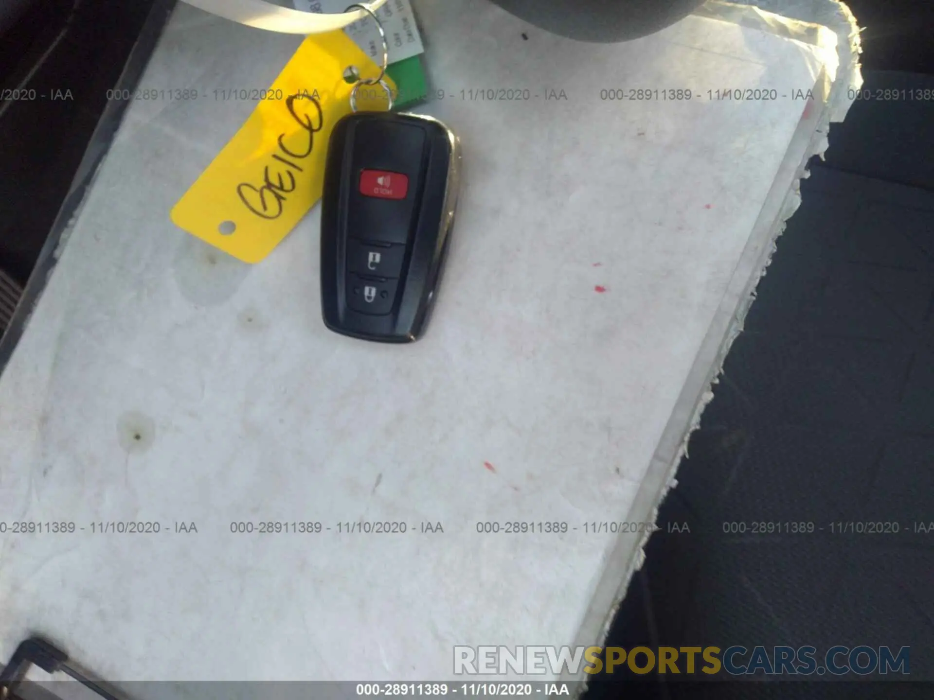 11 Photograph of a damaged car 2T3W1RFV6LW071069 TOYOTA RAV4 2020