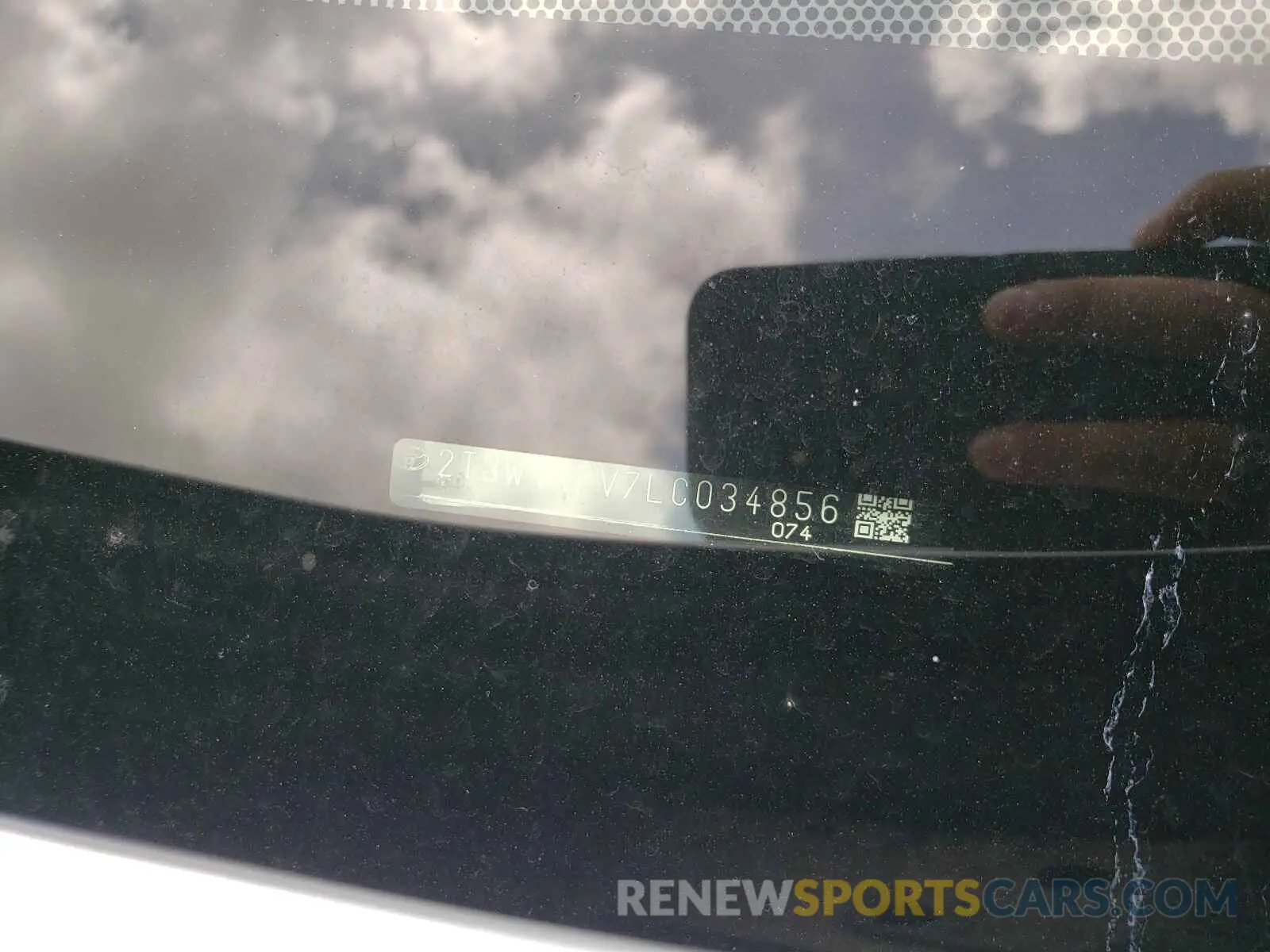10 Photograph of a damaged car 2T3W1RFV7LC034856 TOYOTA RAV4 2020
