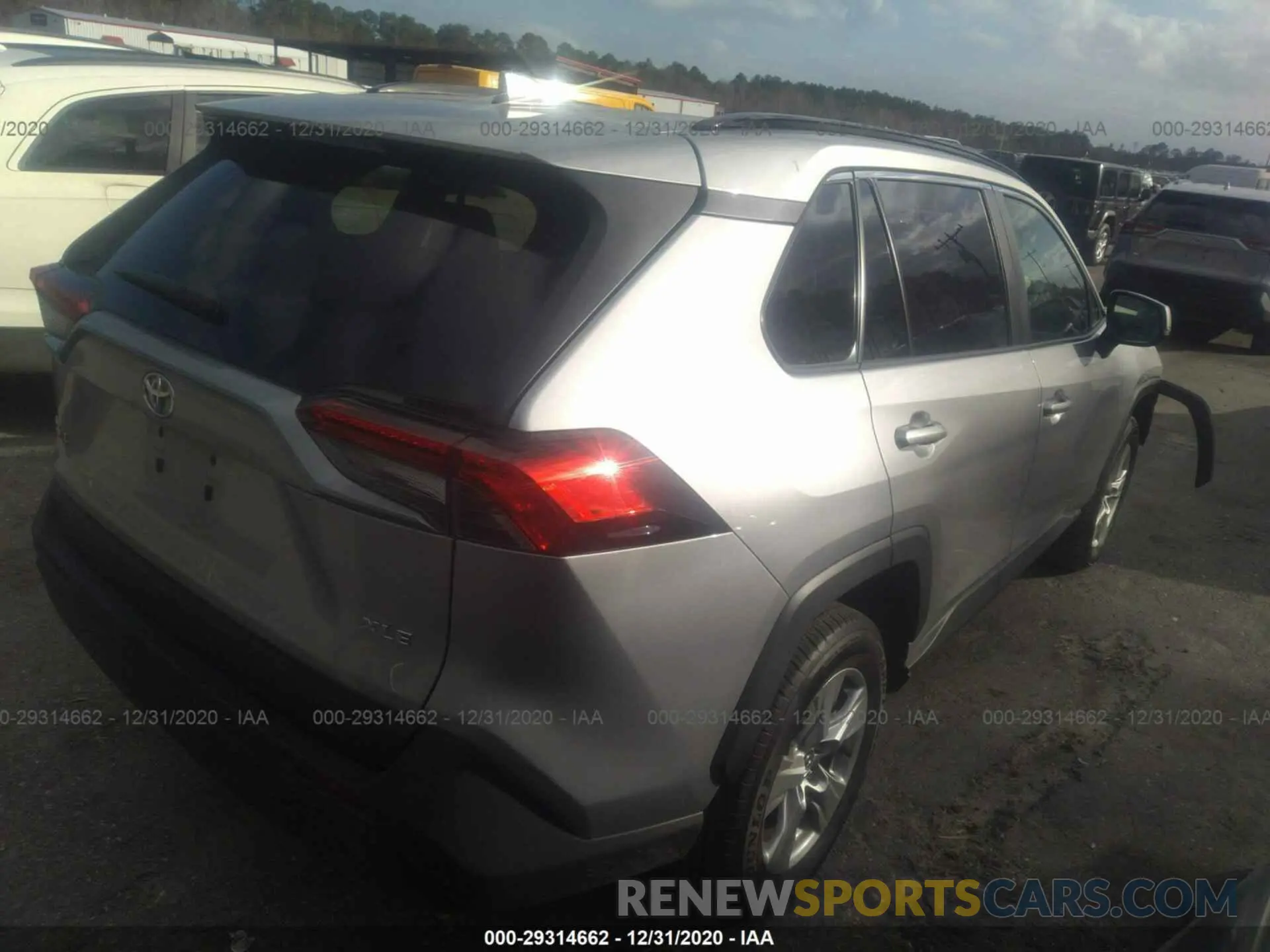 4 Photograph of a damaged car 2T3W1RFV7LC052175 TOYOTA RAV4 2020