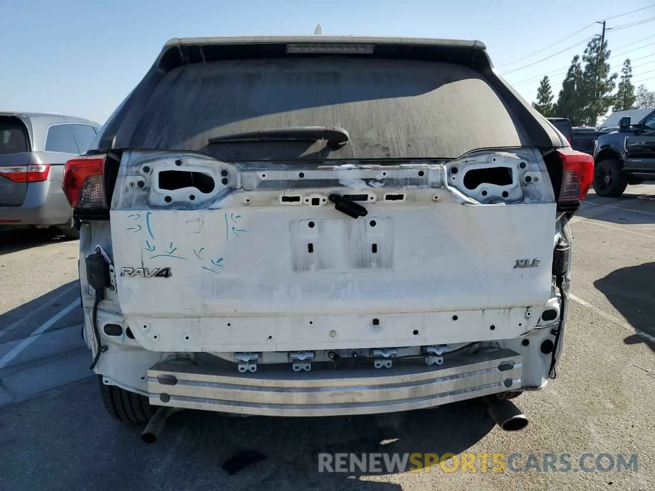 6 Photograph of a damaged car 2T3W1RFV7LW062168 TOYOTA RAV4 2020