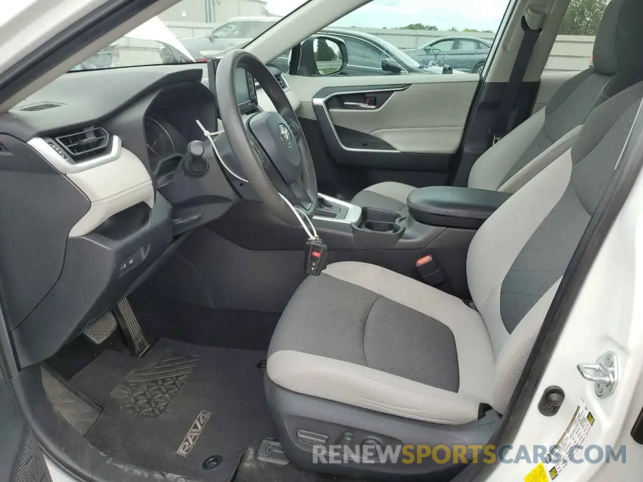 7 Фотография поврежденного автомобиля 2T3W1RFV7LW067158 TOYOTA RAV4 2020