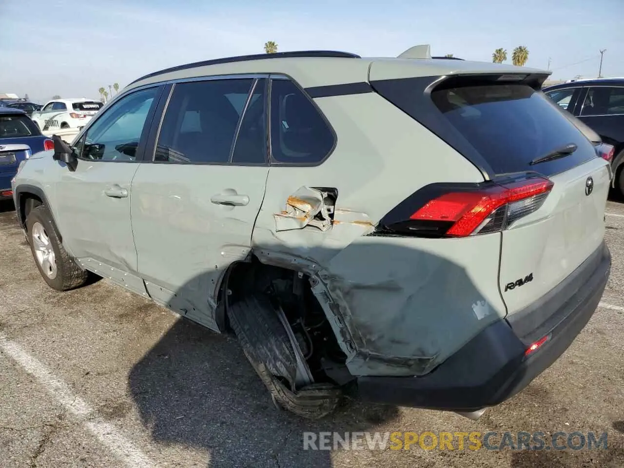 2 Фотография поврежденного автомобиля 2T3W1RFV7LW074420 TOYOTA RAV4 2020