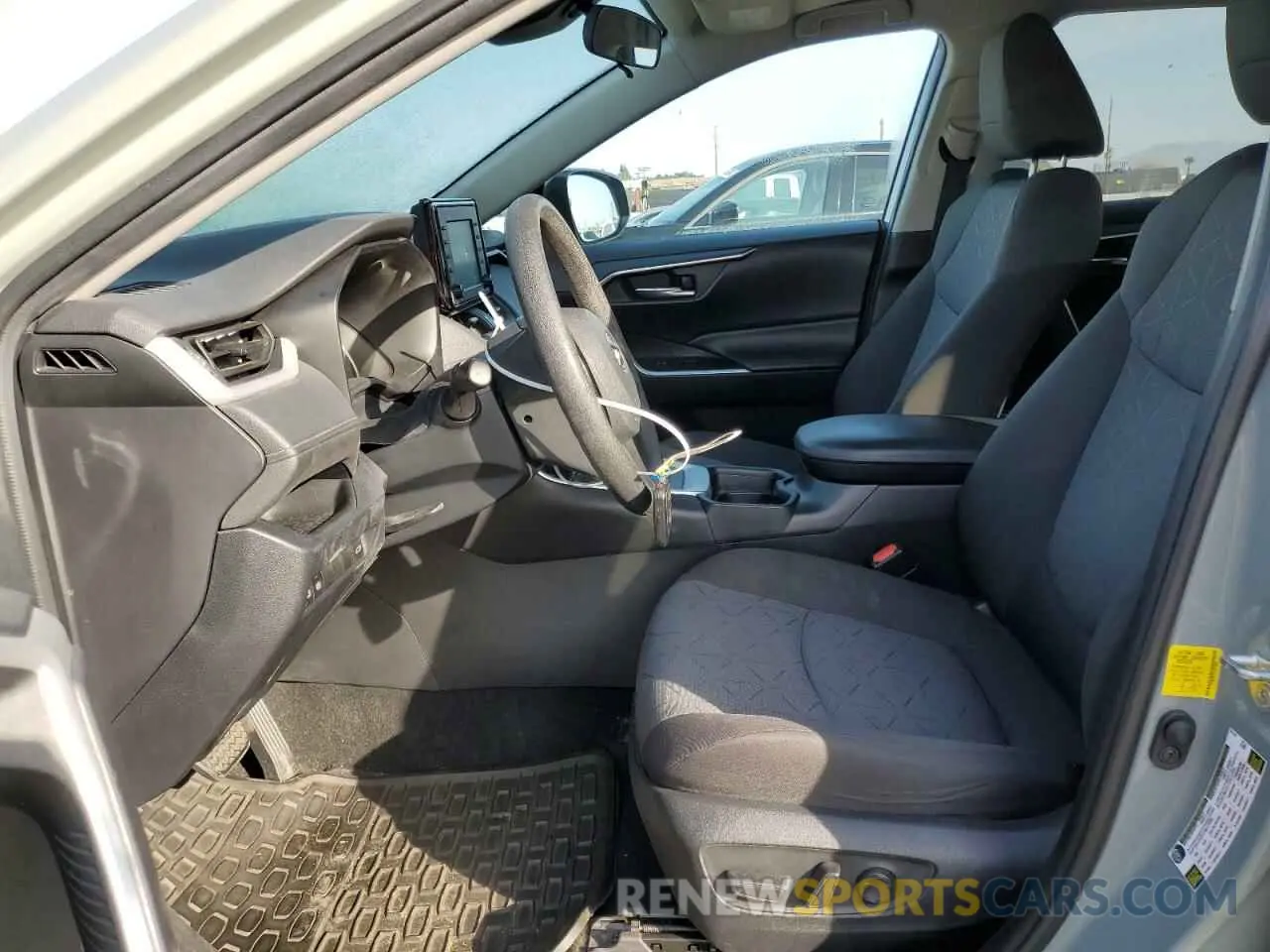 7 Фотография поврежденного автомобиля 2T3W1RFV7LW074420 TOYOTA RAV4 2020