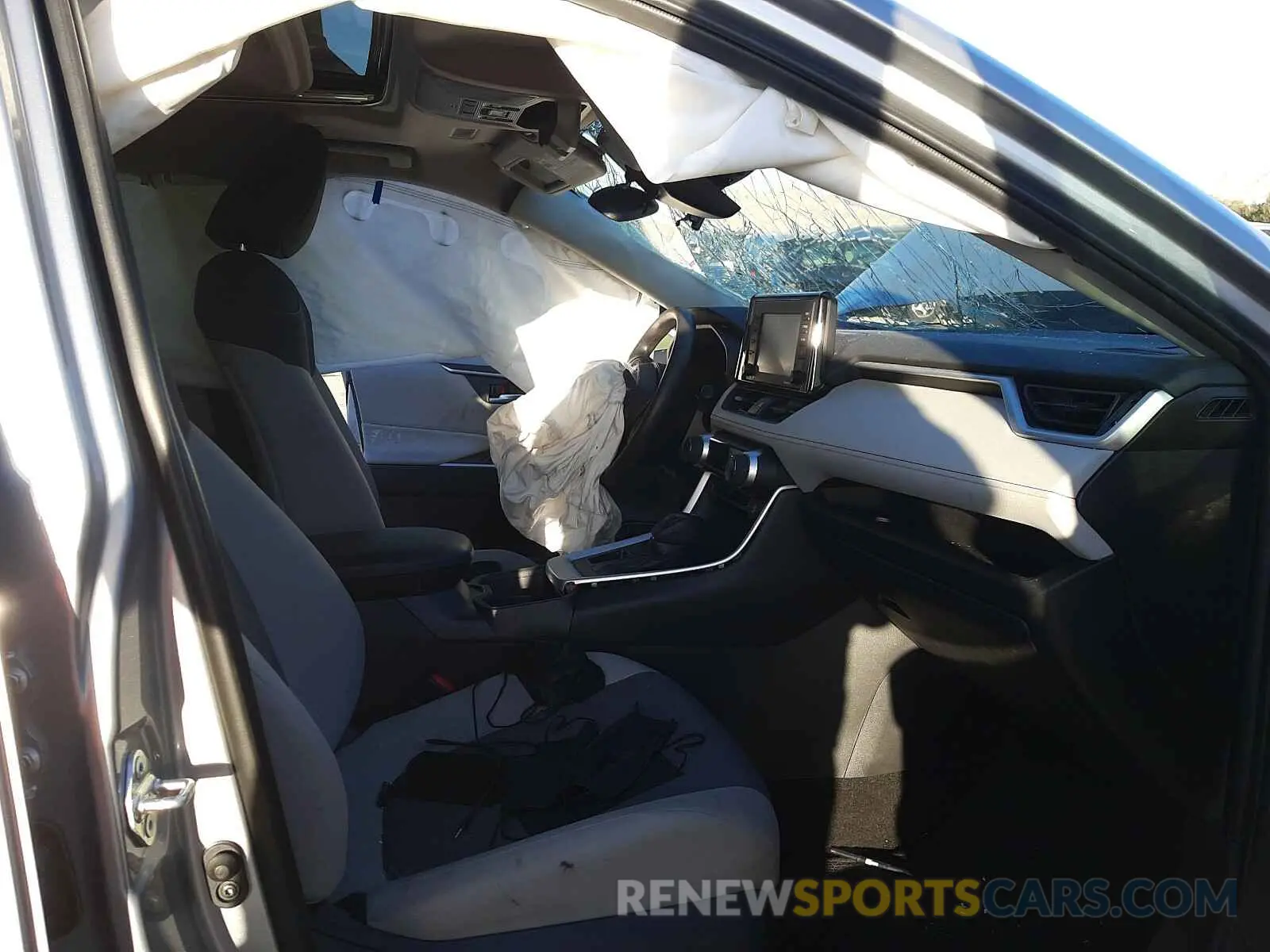 5 Photograph of a damaged car 2T3W1RFV7LW078189 TOYOTA RAV4 2020