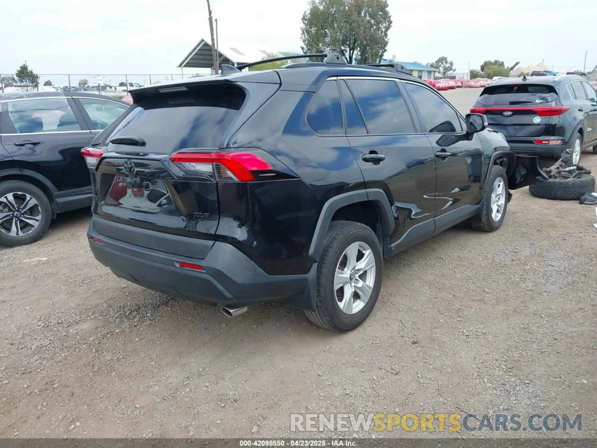4 Photograph of a damaged car 2T3W1RFV7LW101129 TOYOTA RAV4 2020