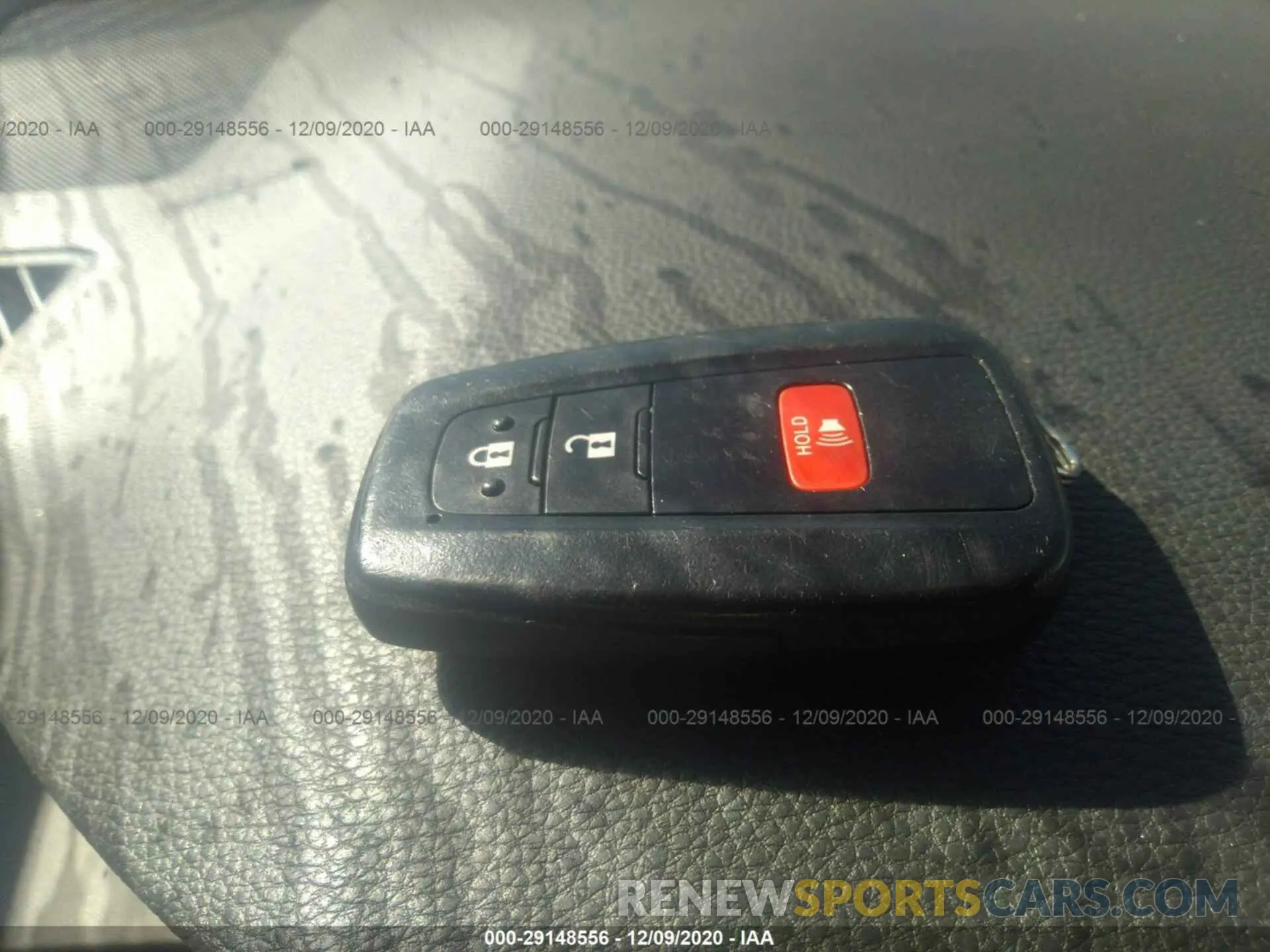 11 Photograph of a damaged car 2T3W1RFV8LC037927 TOYOTA RAV4 2020