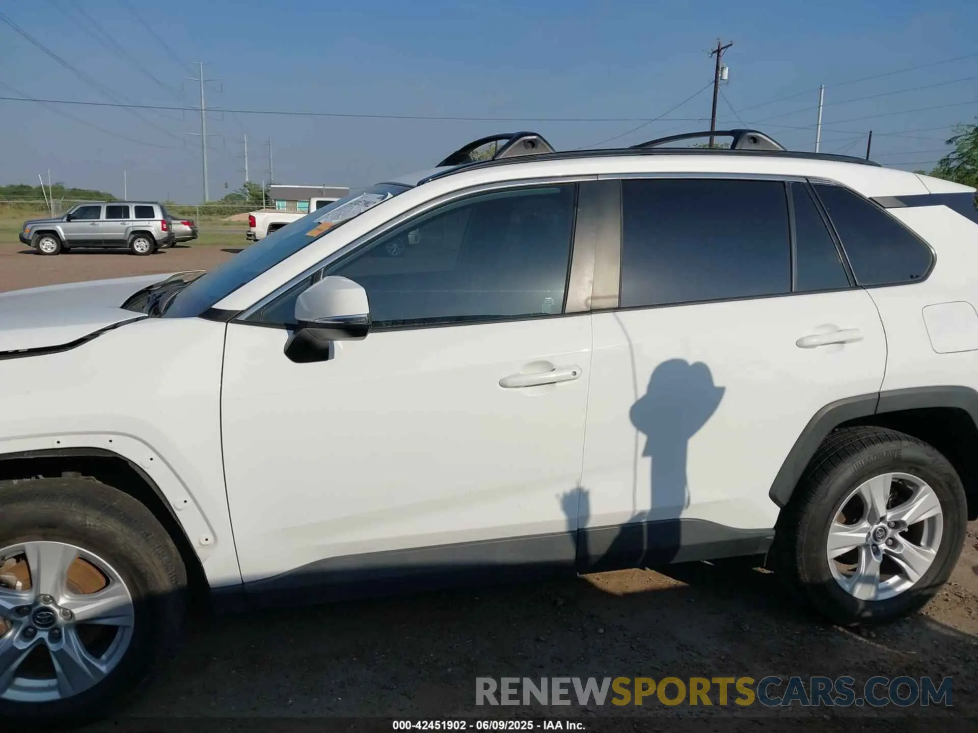 15 Photograph of a damaged car 2T3W1RFV8LC045154 TOYOTA RAV4 2020