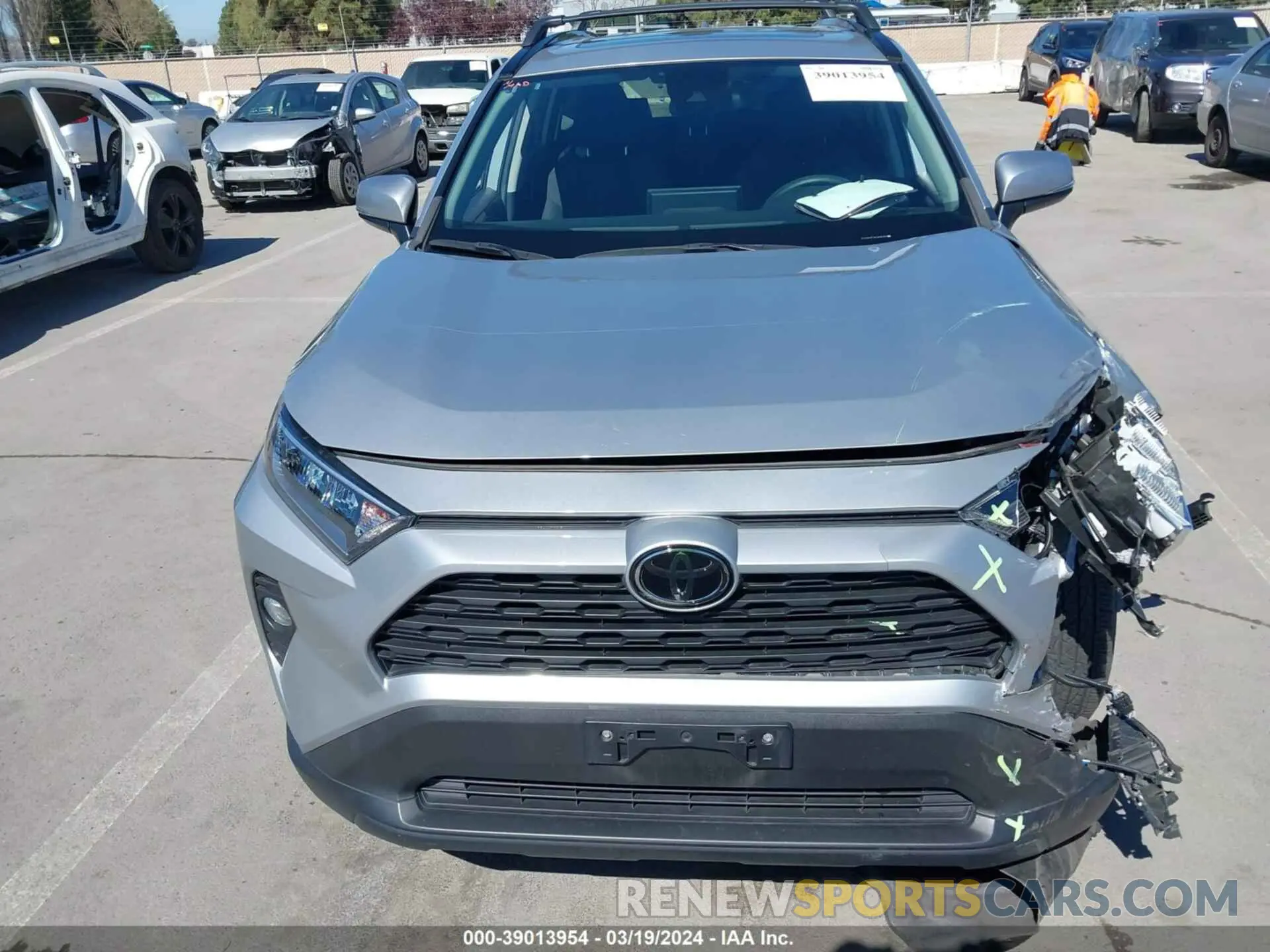 12 Photograph of a damaged car 2T3W1RFV8LW085300 TOYOTA RAV4 2020