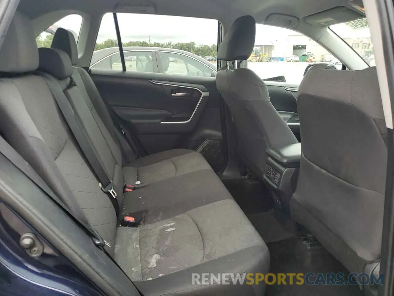 11 Photograph of a damaged car 2T3W1RFV9LC052081 TOYOTA RAV4 2020
