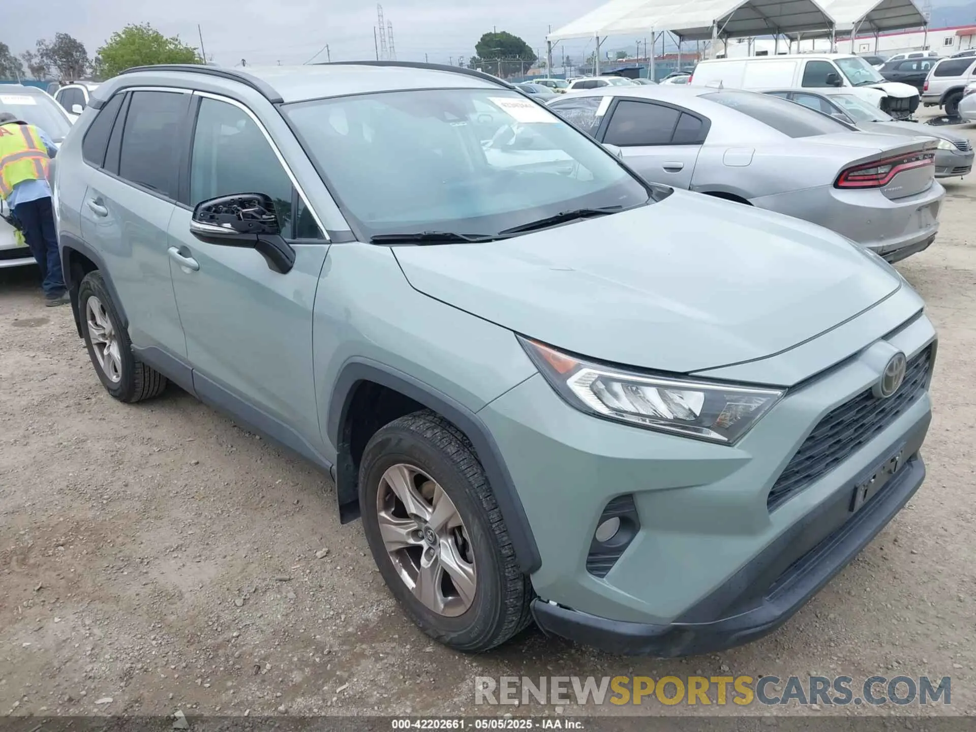 1 Фотография поврежденного автомобиля 2T3W1RFV9LW067906 TOYOTA RAV4 2020