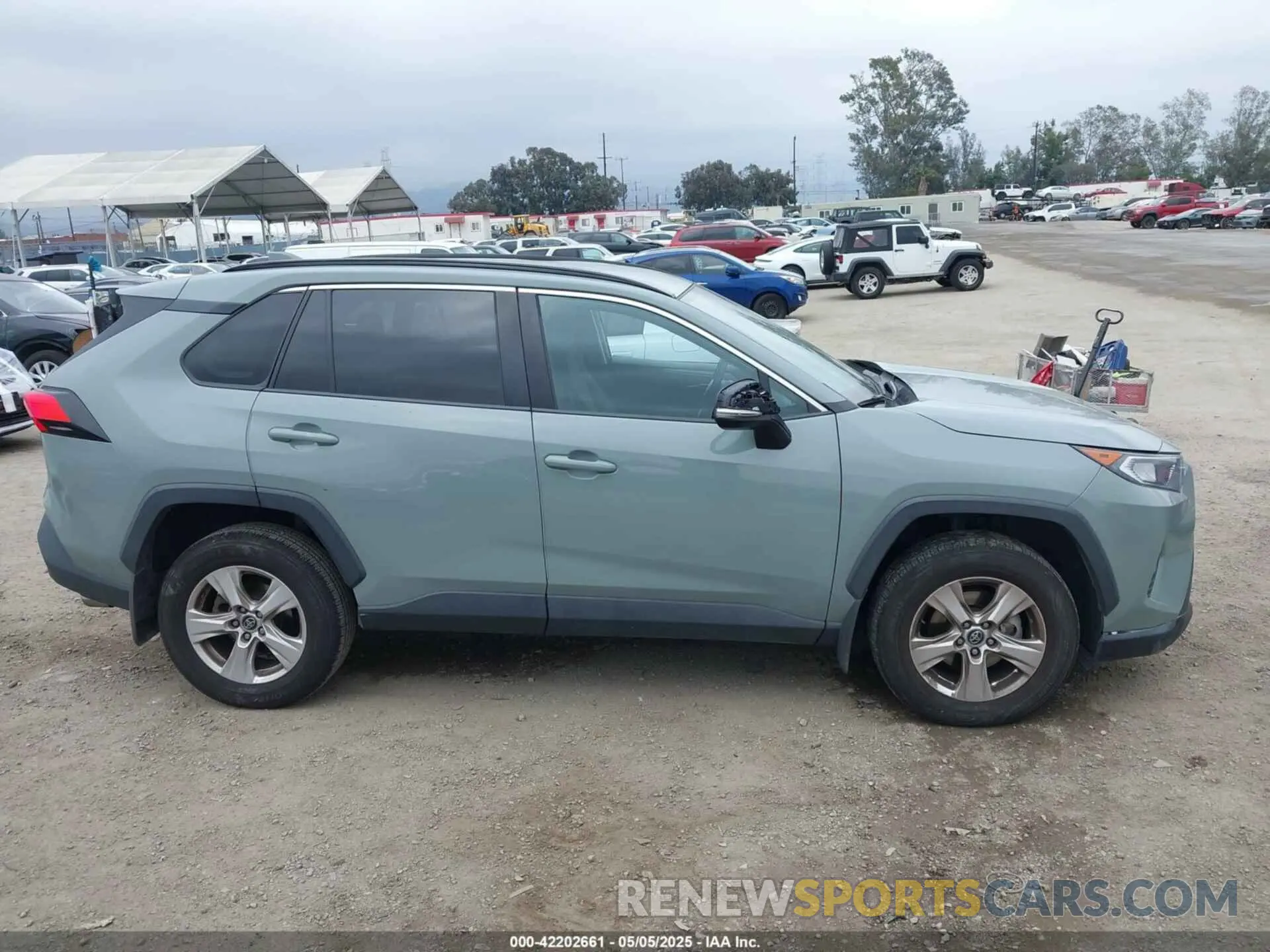 13 Фотография поврежденного автомобиля 2T3W1RFV9LW067906 TOYOTA RAV4 2020