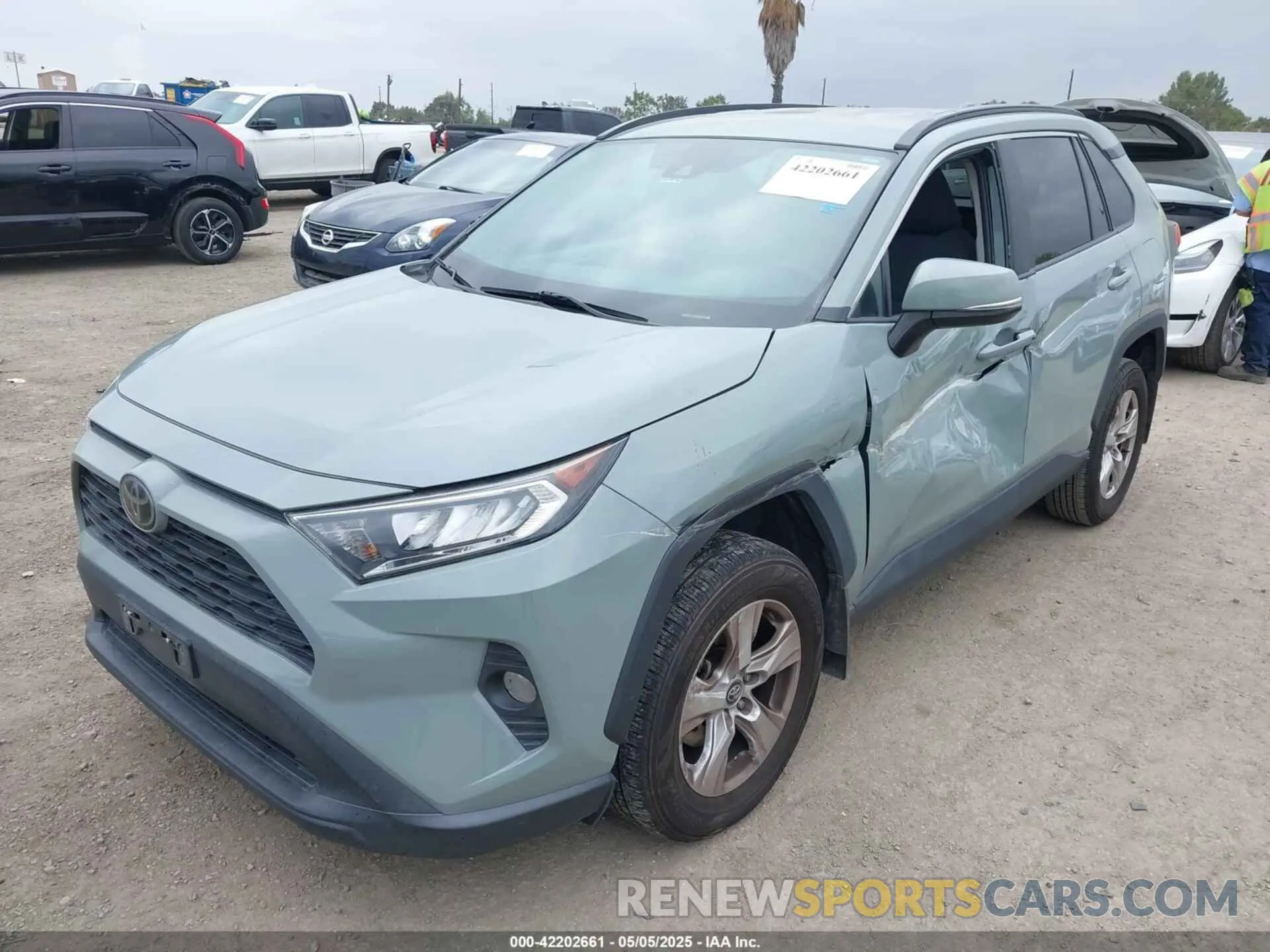 2 Фотография поврежденного автомобиля 2T3W1RFV9LW067906 TOYOTA RAV4 2020