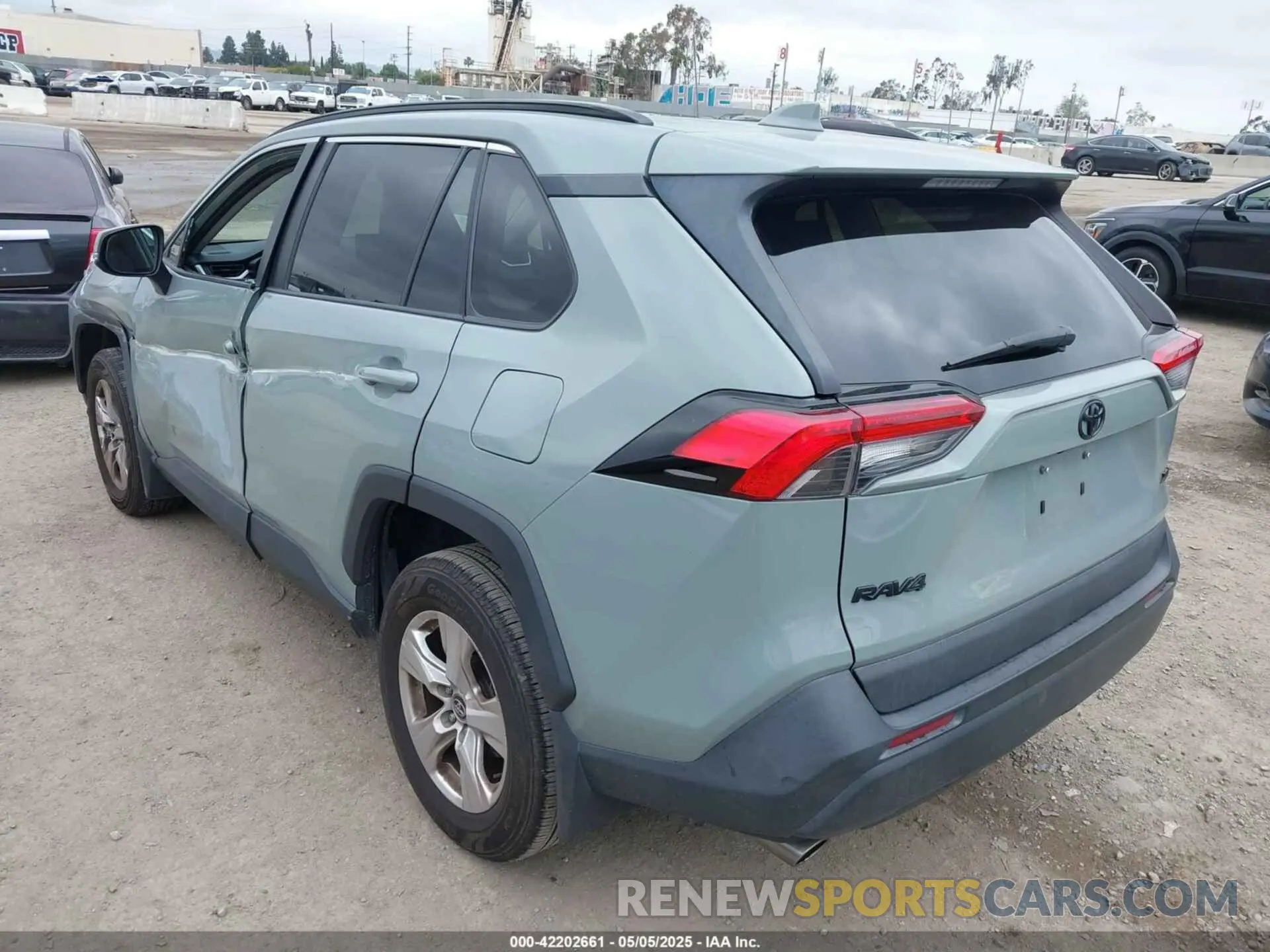 3 Фотография поврежденного автомобиля 2T3W1RFV9LW067906 TOYOTA RAV4 2020