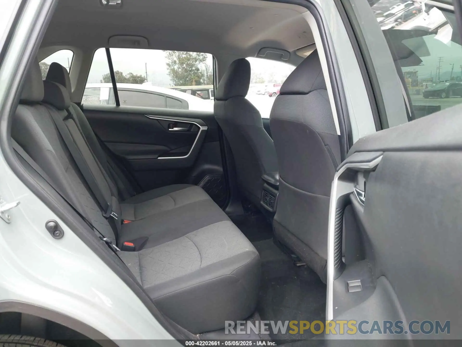 8 Фотография поврежденного автомобиля 2T3W1RFV9LW067906 TOYOTA RAV4 2020