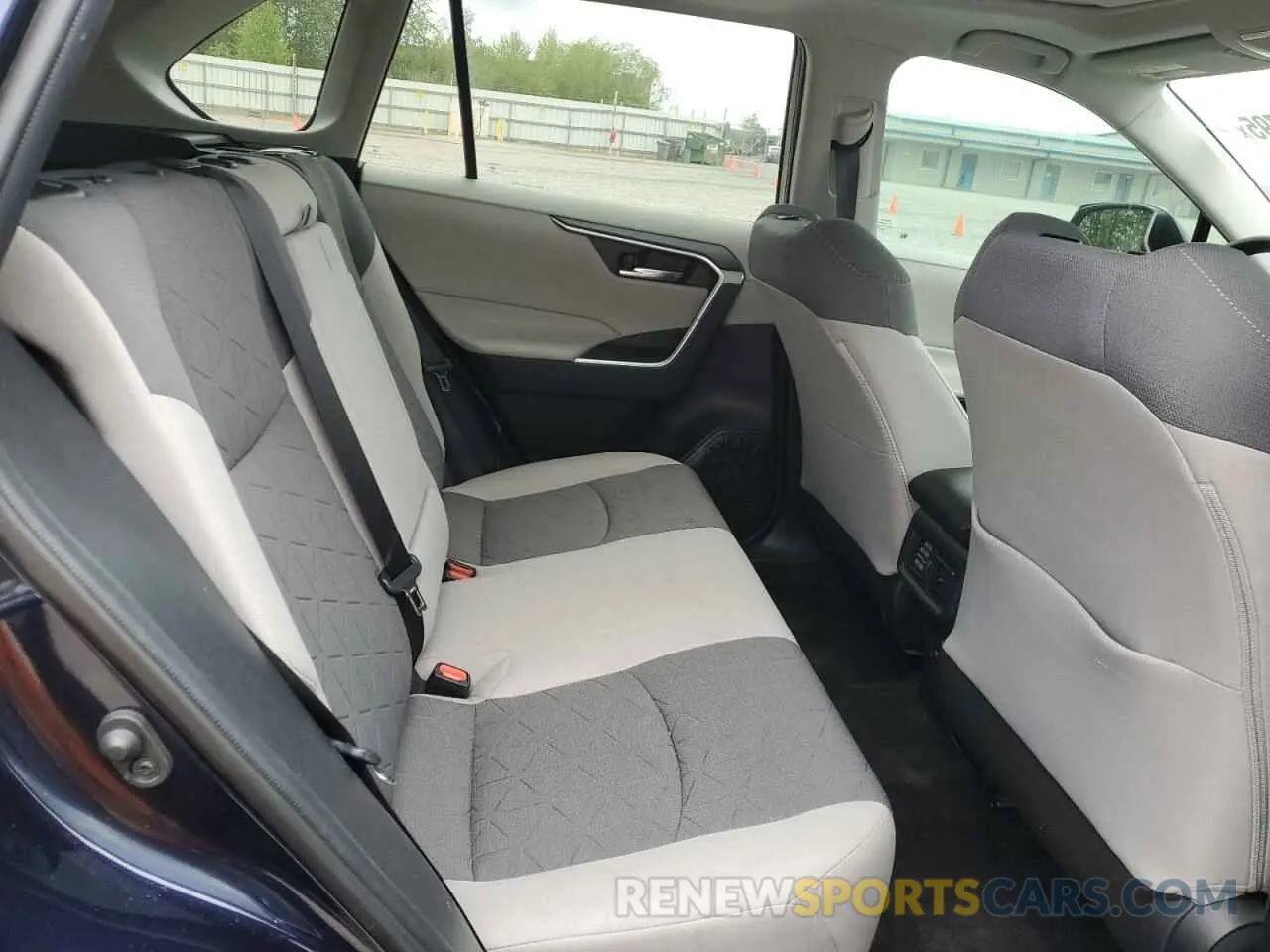 11 Фотография поврежденного автомобиля 2T3W1RFV9LW075603 TOYOTA RAV4 2020