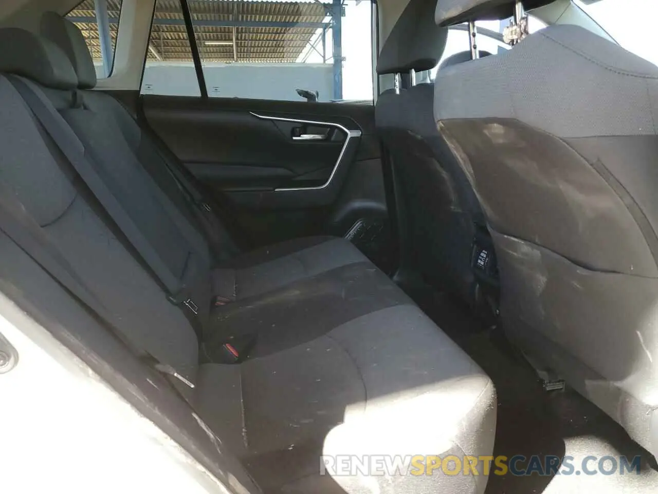 11 Photograph of a damaged car 2T3W1RFV9LW088948 TOYOTA RAV4 2020