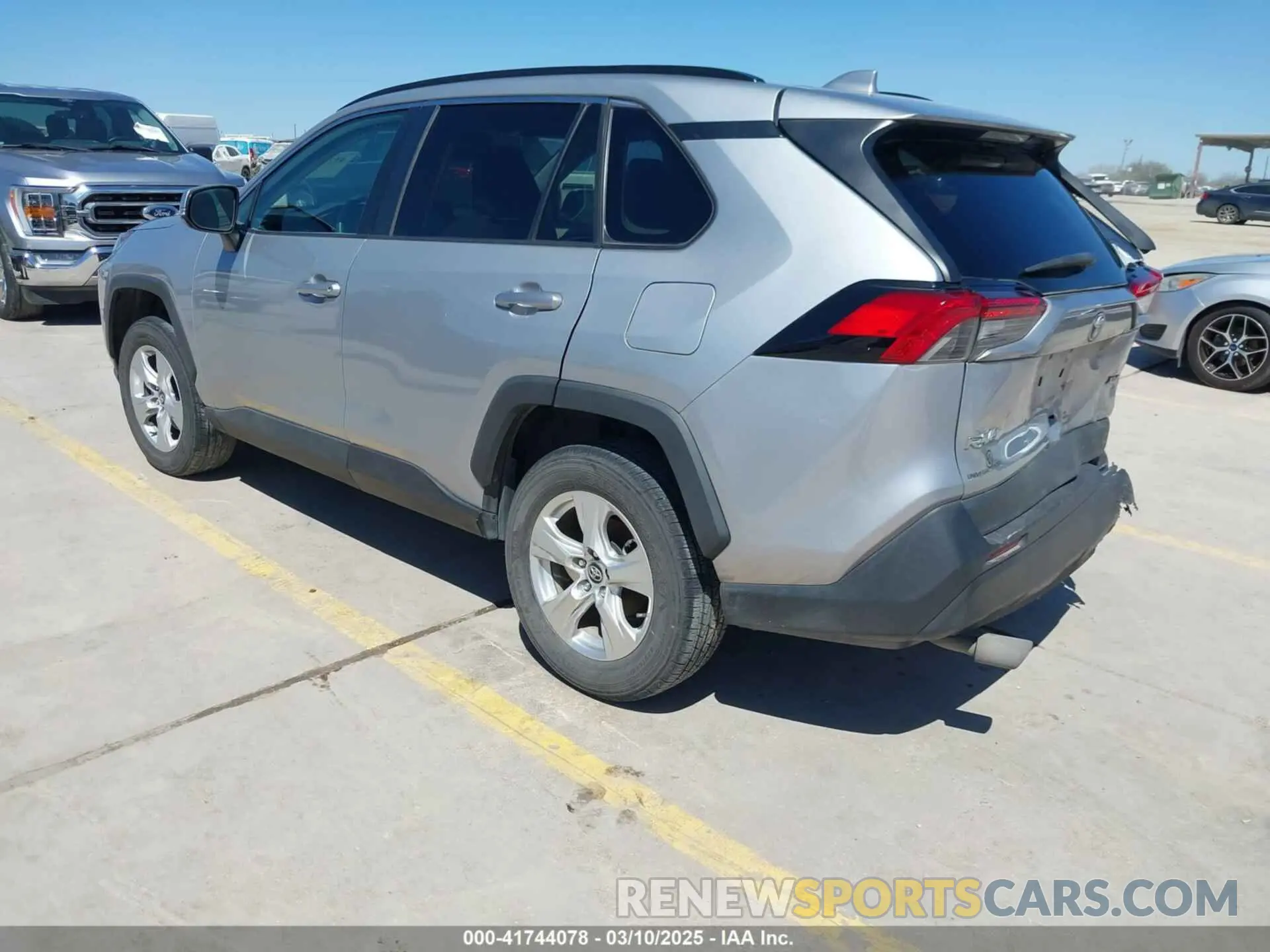 3 Photograph of a damaged car 2T3W1RFV9LW090537 TOYOTA RAV4 2020