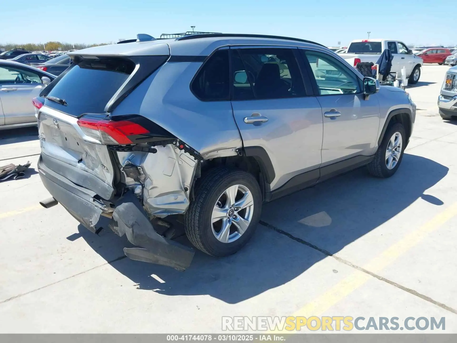 4 Photograph of a damaged car 2T3W1RFV9LW090537 TOYOTA RAV4 2020