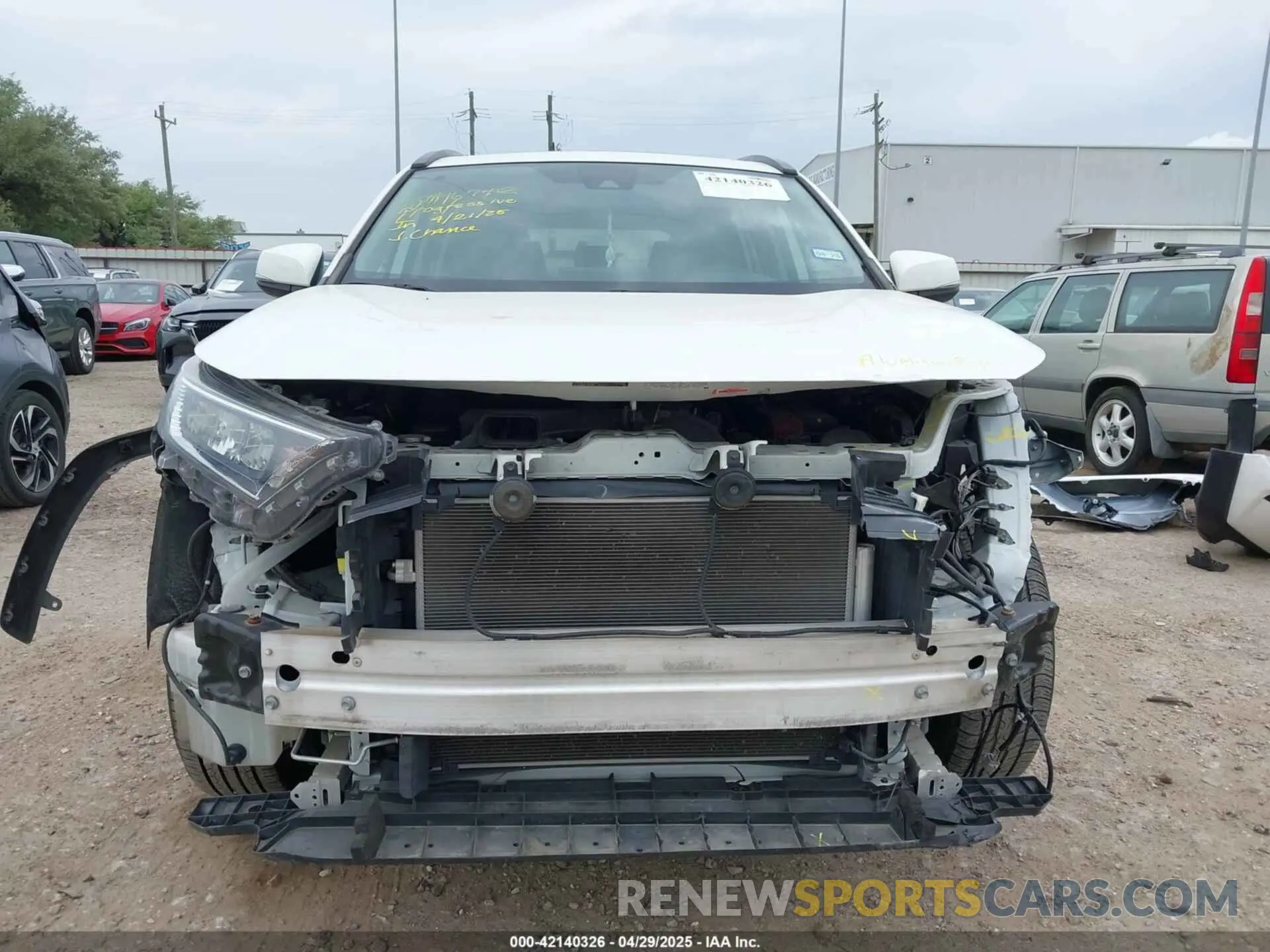 13 Photograph of a damaged car 2T3W1RFV9LW091901 TOYOTA RAV4 2020