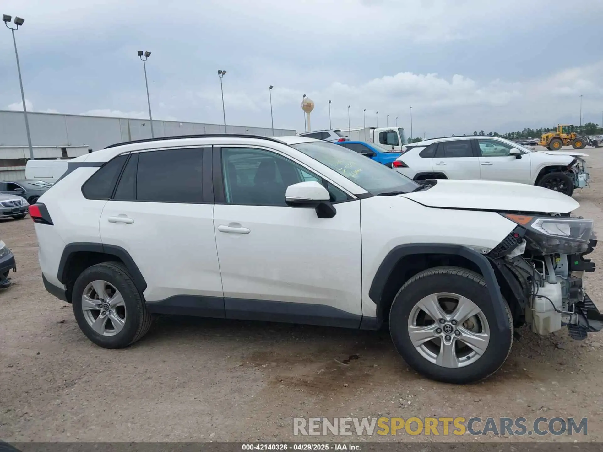 14 Photograph of a damaged car 2T3W1RFV9LW091901 TOYOTA RAV4 2020