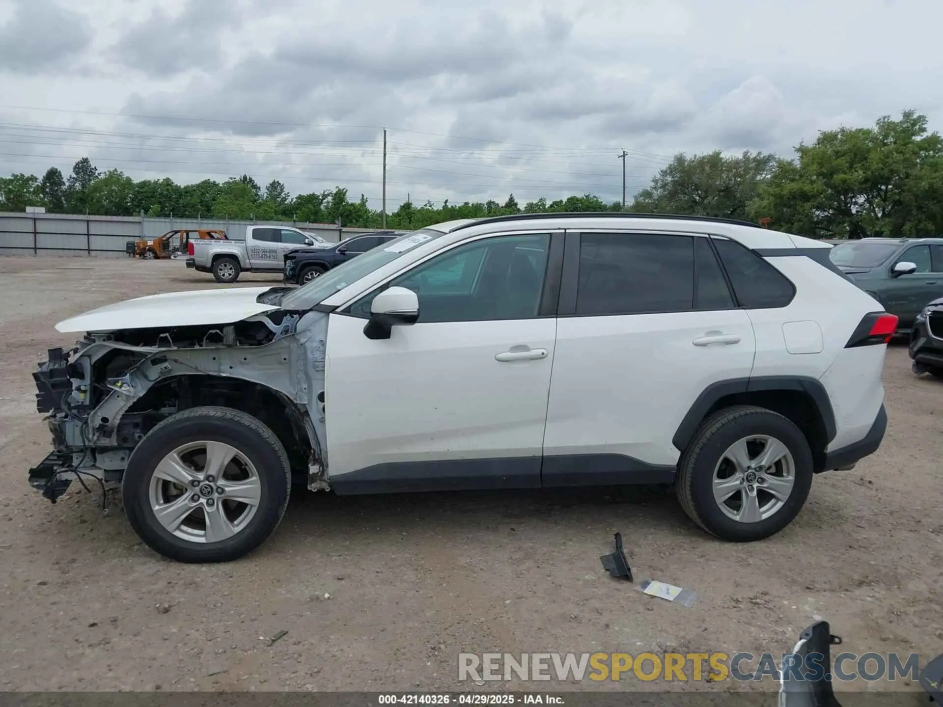 15 Photograph of a damaged car 2T3W1RFV9LW091901 TOYOTA RAV4 2020