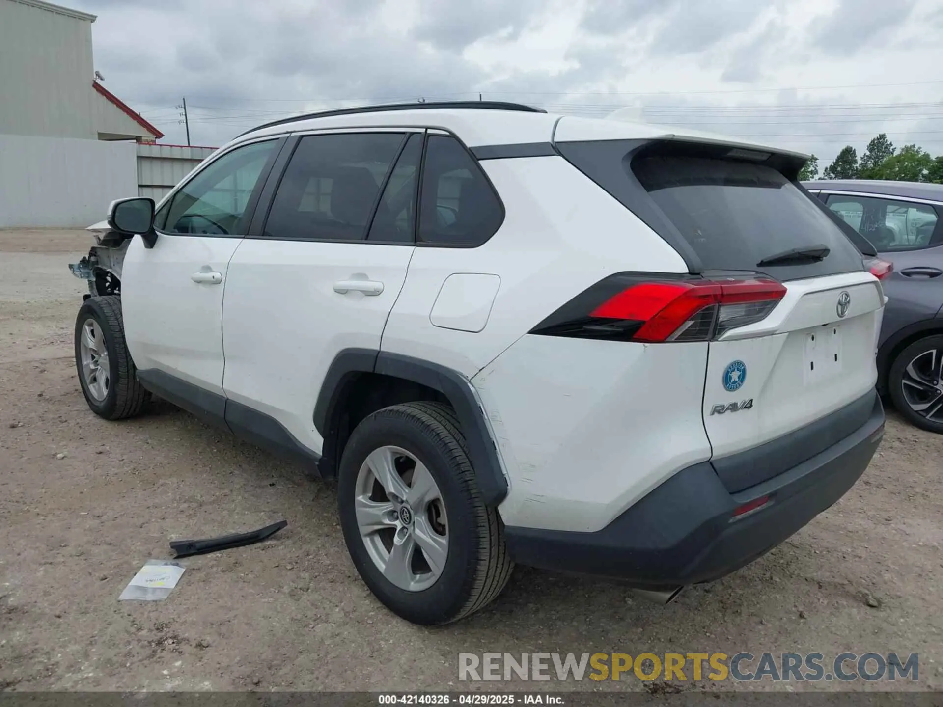 3 Photograph of a damaged car 2T3W1RFV9LW091901 TOYOTA RAV4 2020