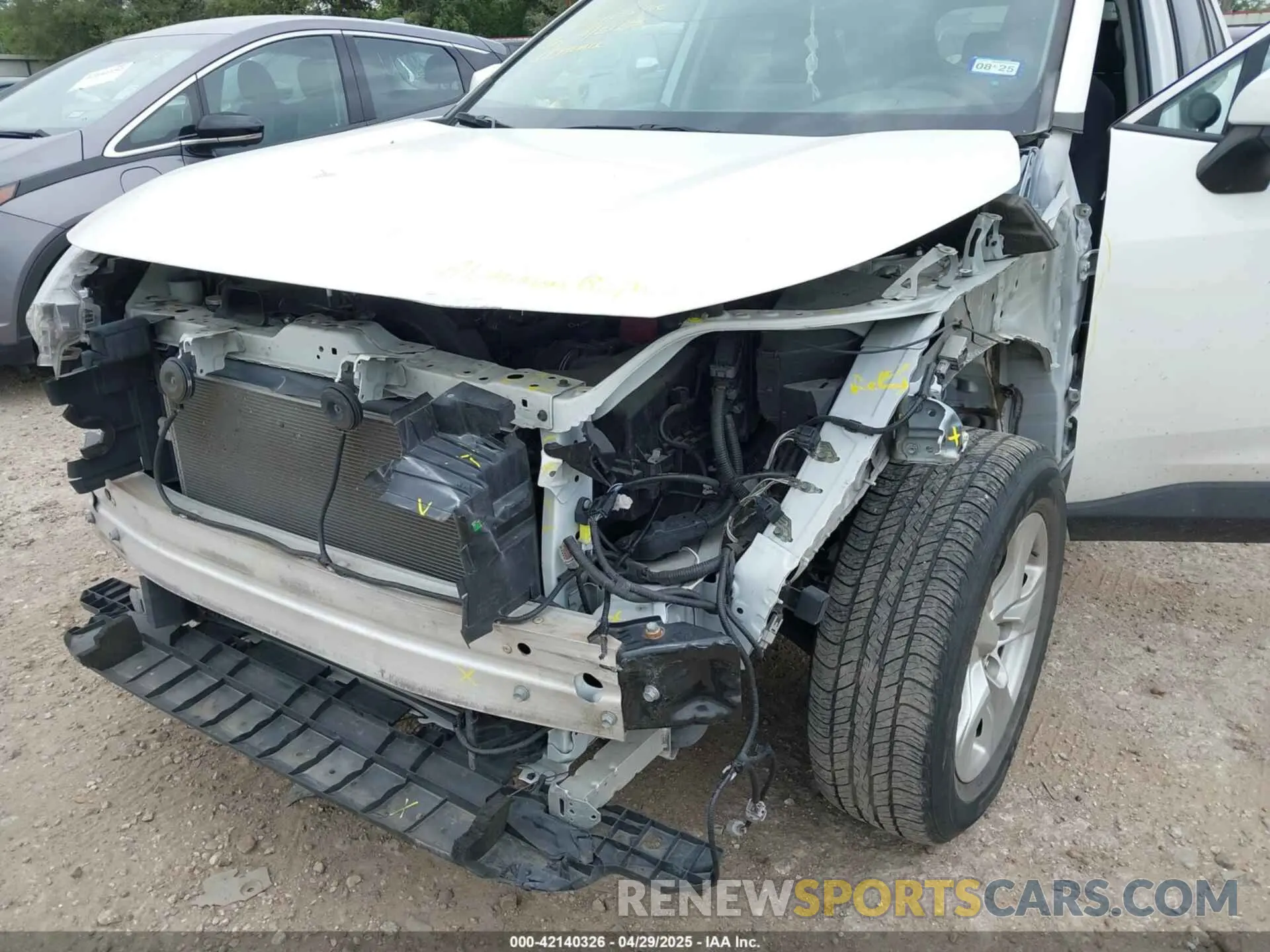 6 Photograph of a damaged car 2T3W1RFV9LW091901 TOYOTA RAV4 2020