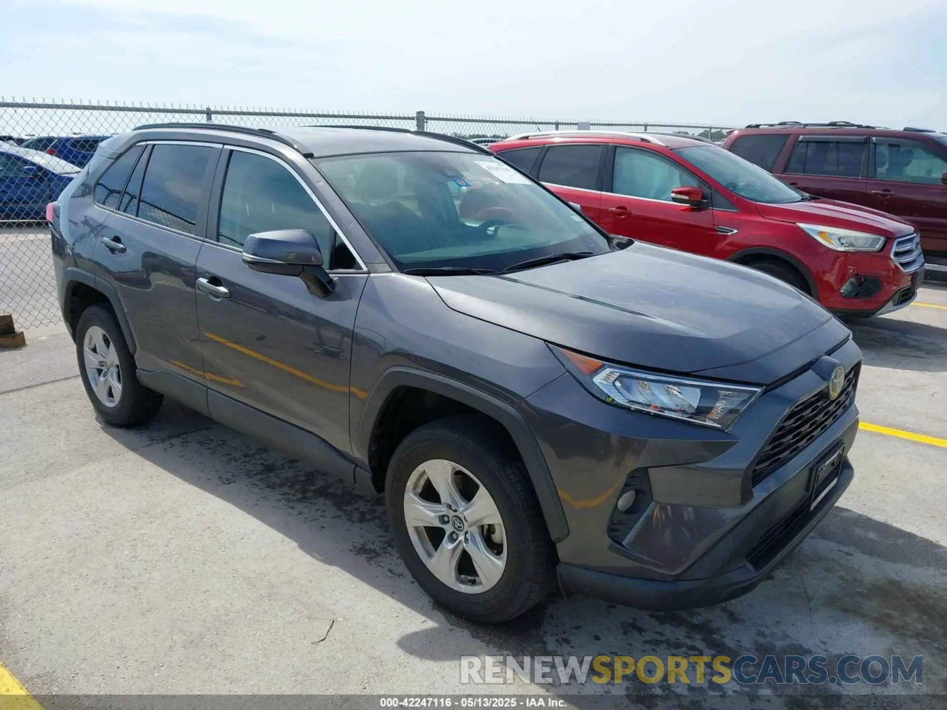 1 Photograph of a damaged car 2T3W1RFV9LW096242 TOYOTA RAV4 2020