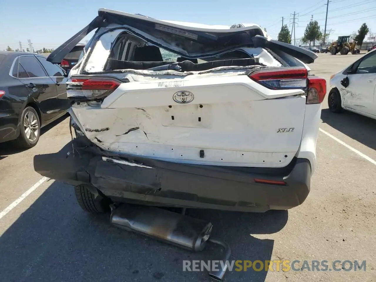 6 Photograph of a damaged car 2T3W1RFV9LW100774 TOYOTA RAV4 2020