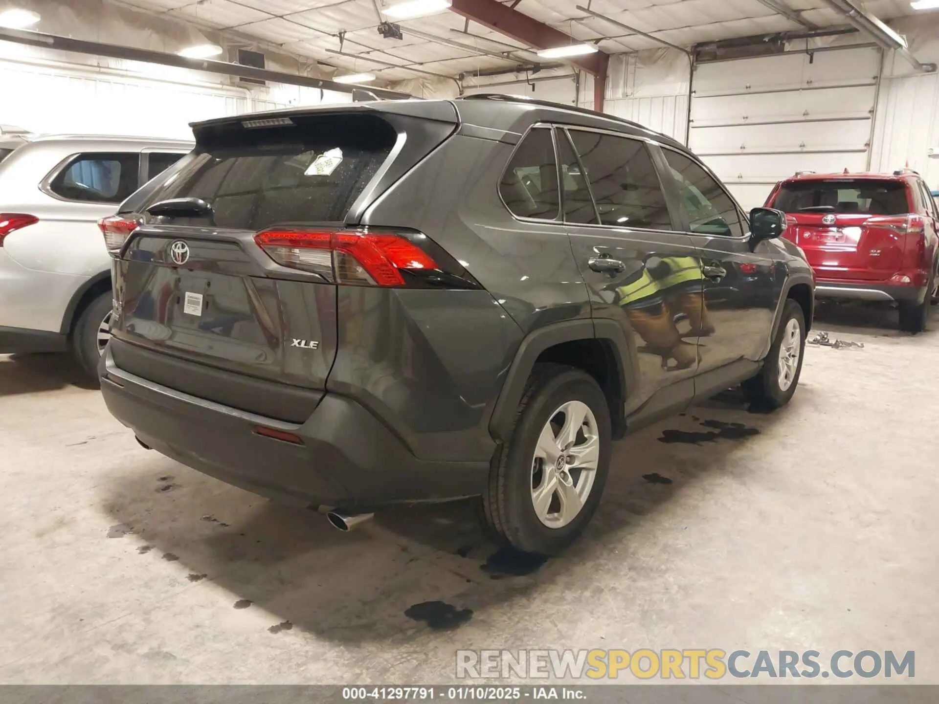 4 Photograph of a damaged car 2T3W1RFVXLC037931 TOYOTA RAV4 2020