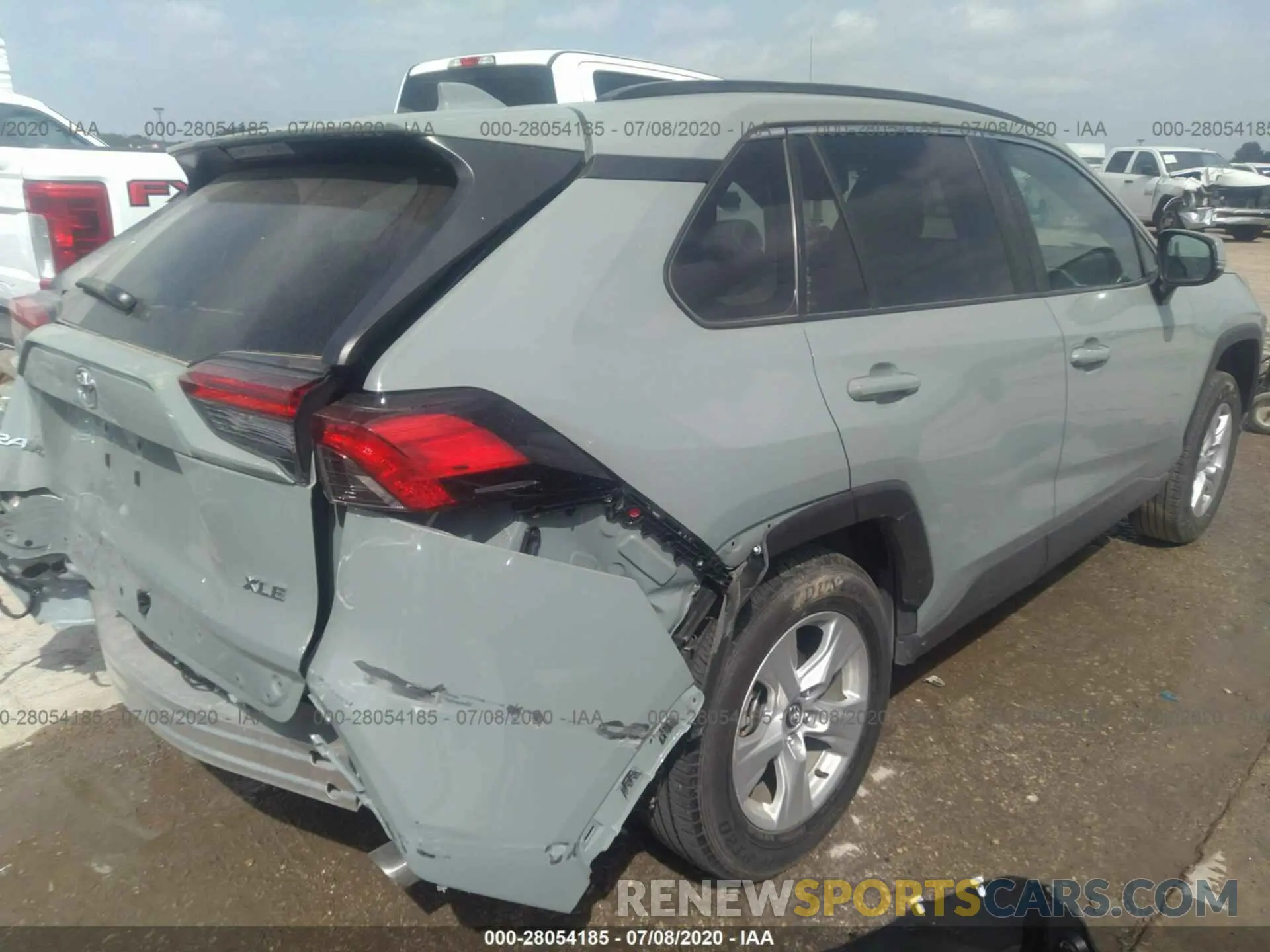 4 Photograph of a damaged car 2T3W1RFVXLC051800 TOYOTA RAV4 2020