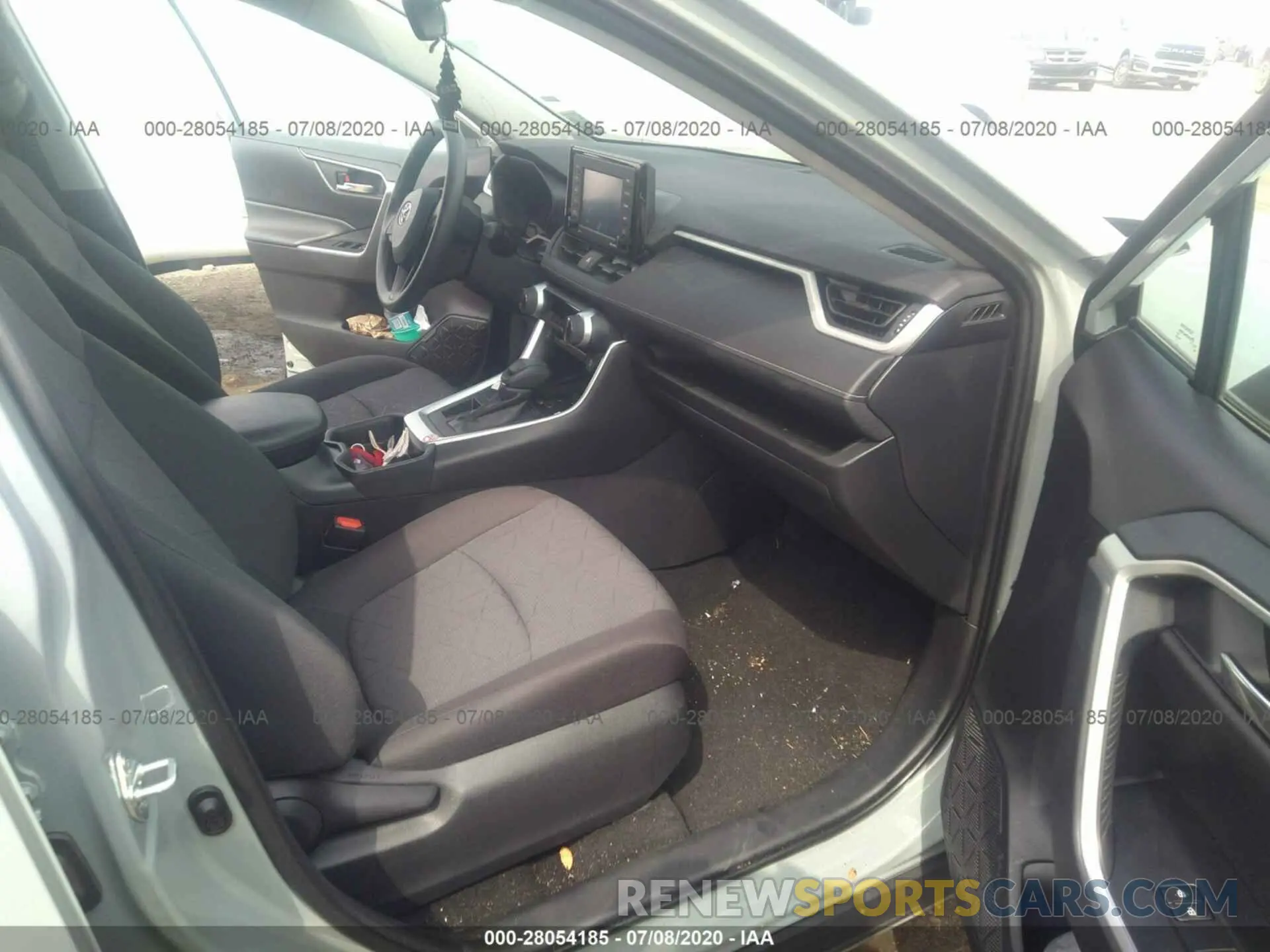 5 Photograph of a damaged car 2T3W1RFVXLC051800 TOYOTA RAV4 2020