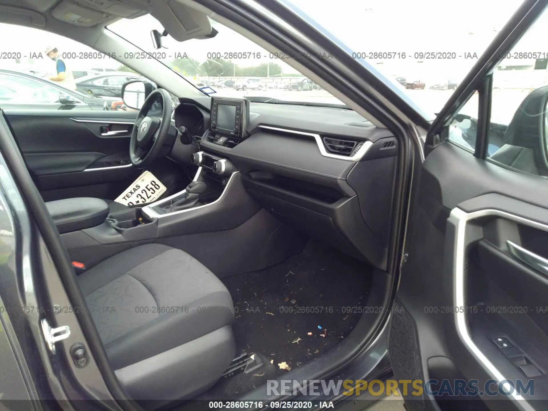 5 Photograph of a damaged car 2T3W1RFVXLC051831 TOYOTA RAV4 2020