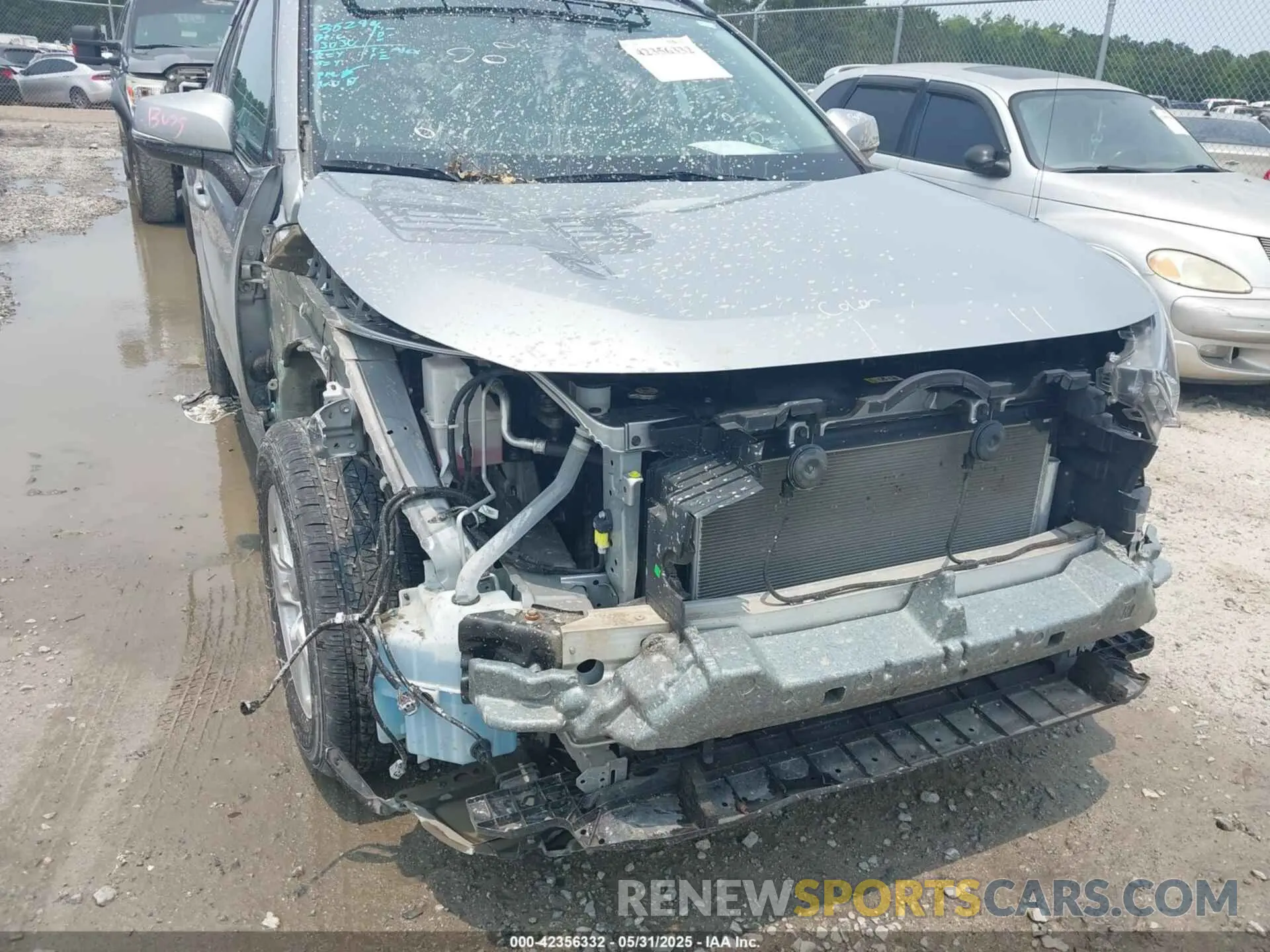 17 Photograph of a damaged car 2T3W1RFVXLC079578 TOYOTA RAV4 2020